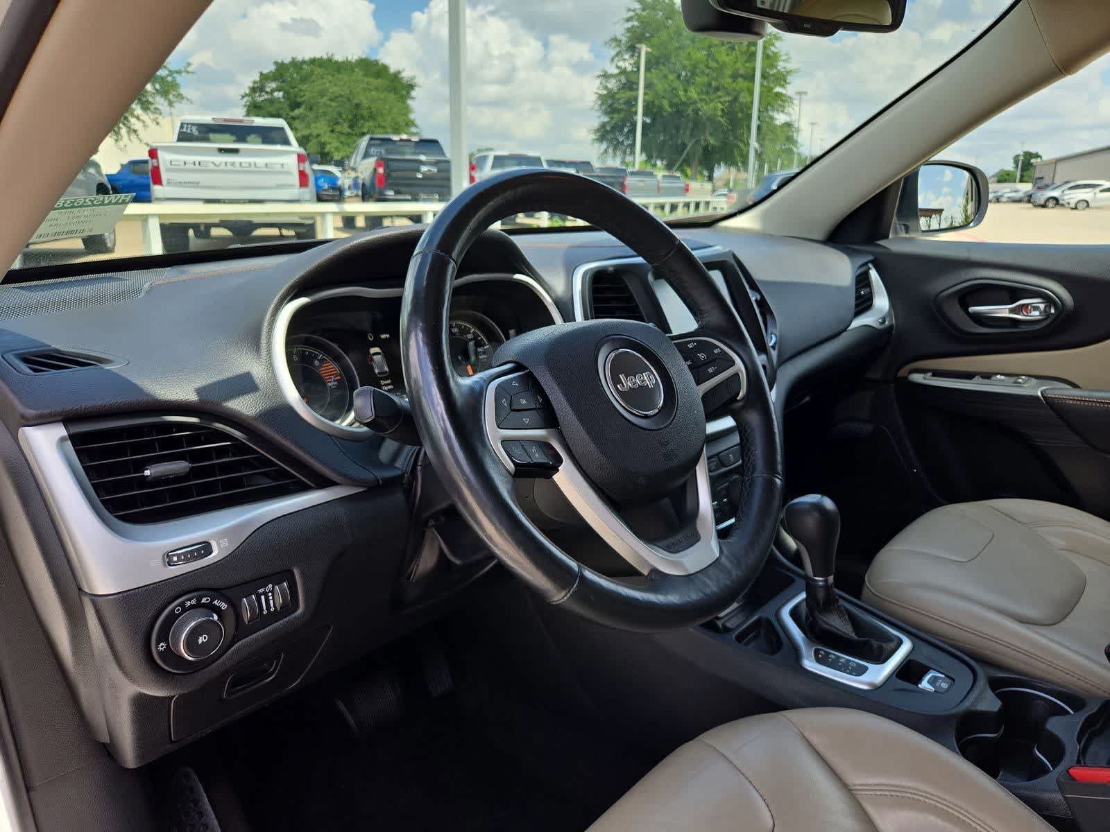 Thumbnail: 2017 Jeep Cherokee - 2