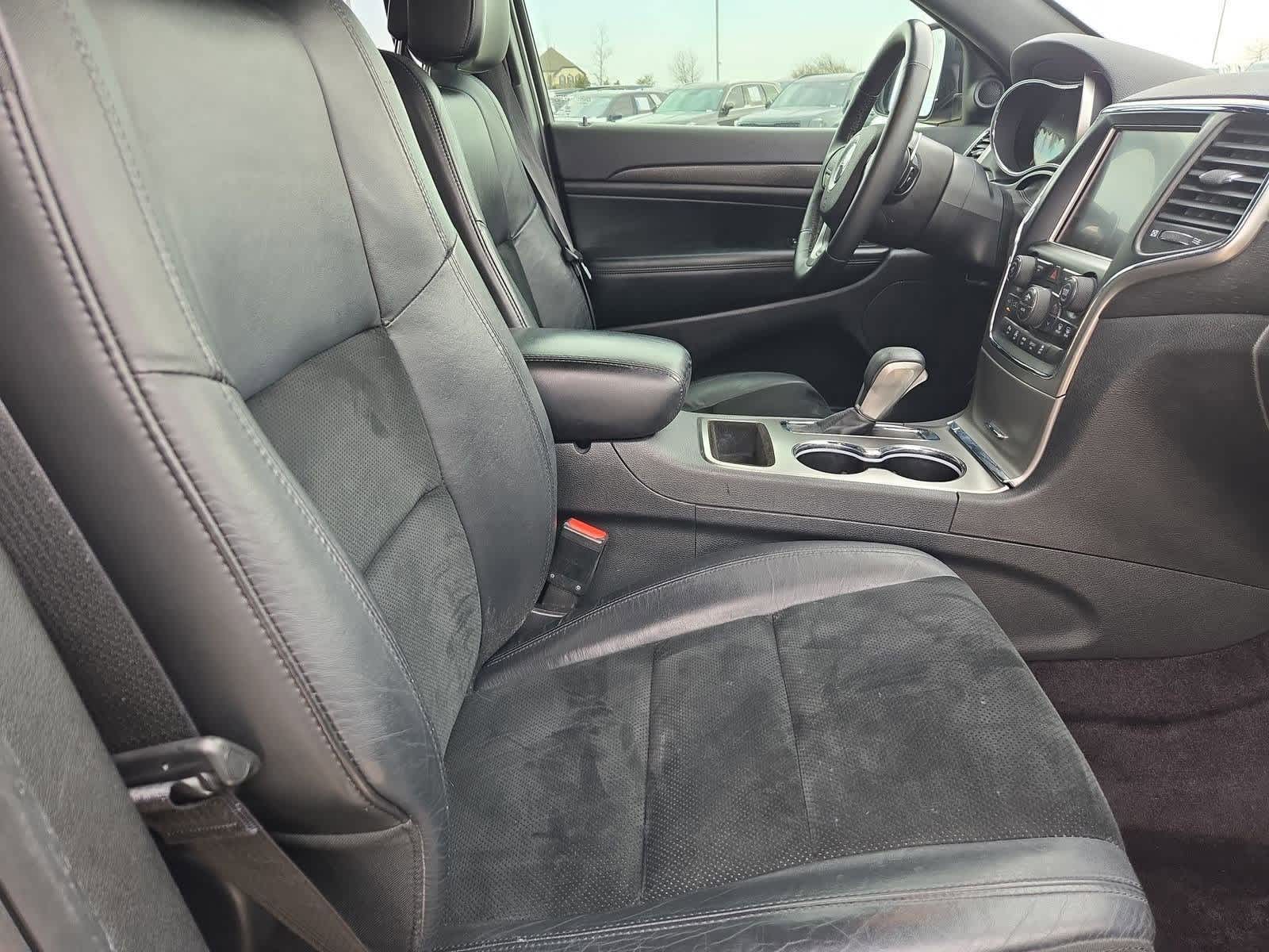 Thumbnail: 2017 Jeep Grand Cherokee - 21