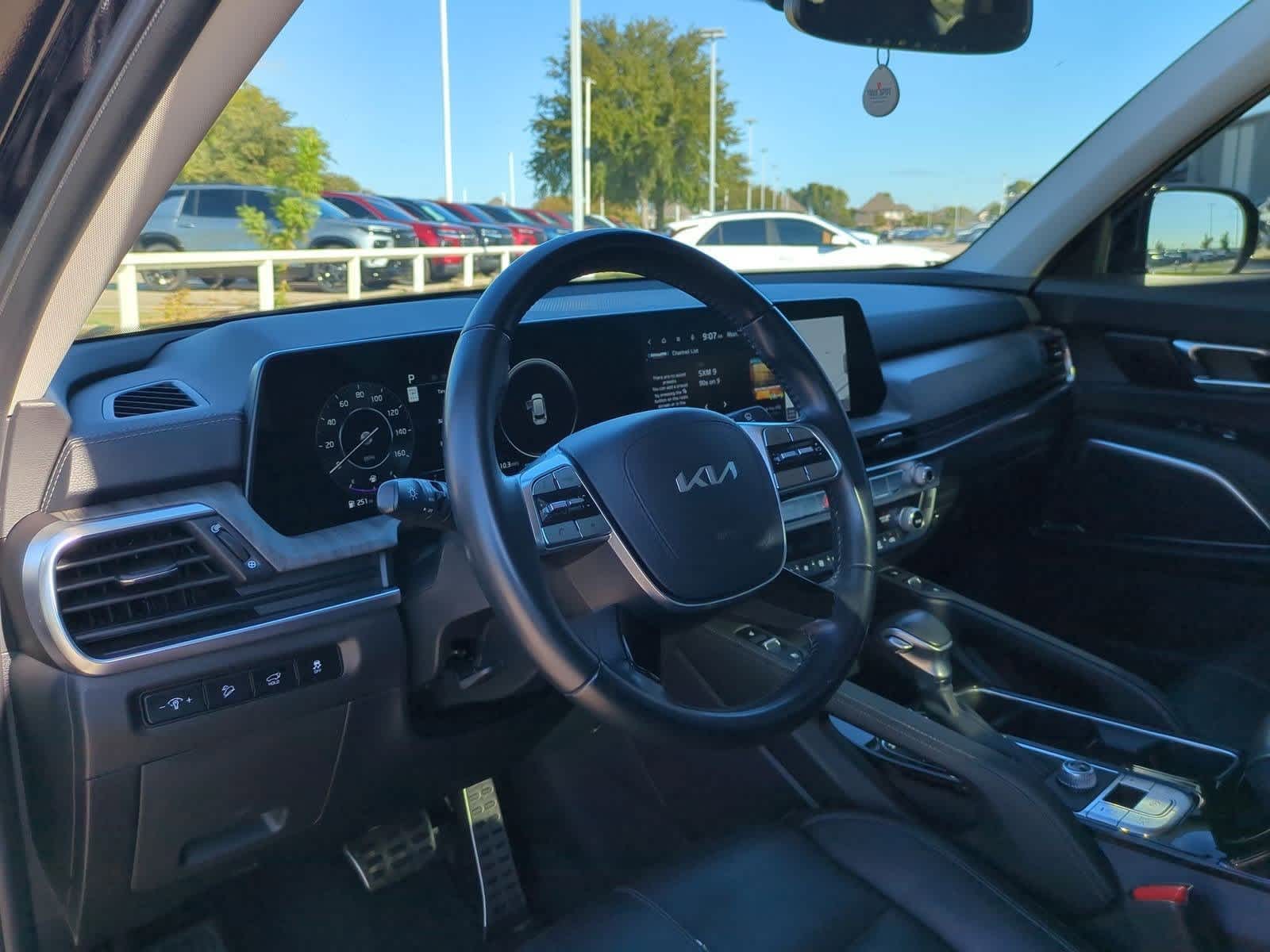 2024 Kia Telluride SX photo 2