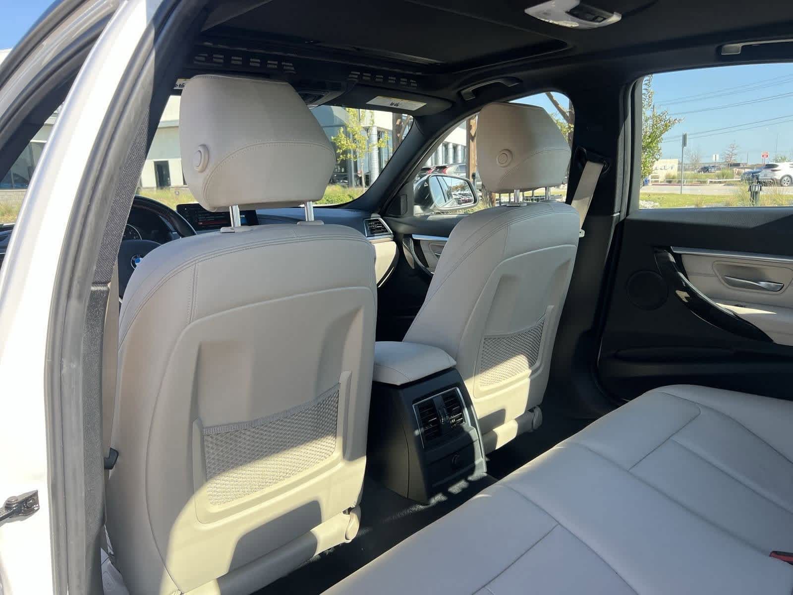 Thumbnail: 2018 BMW 3 Series - 24