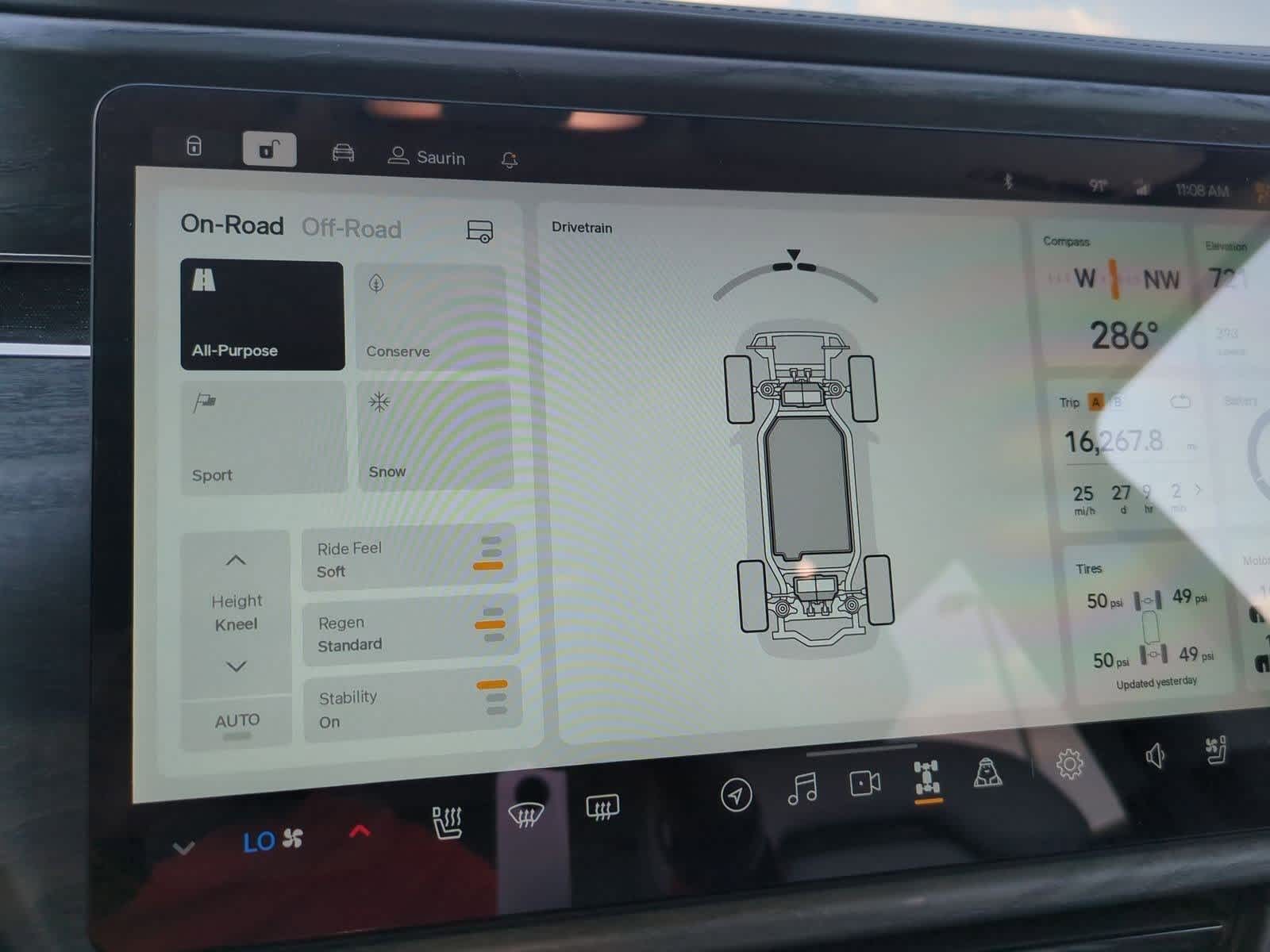 Thumbnail: 2023 Rivian R1S - 35