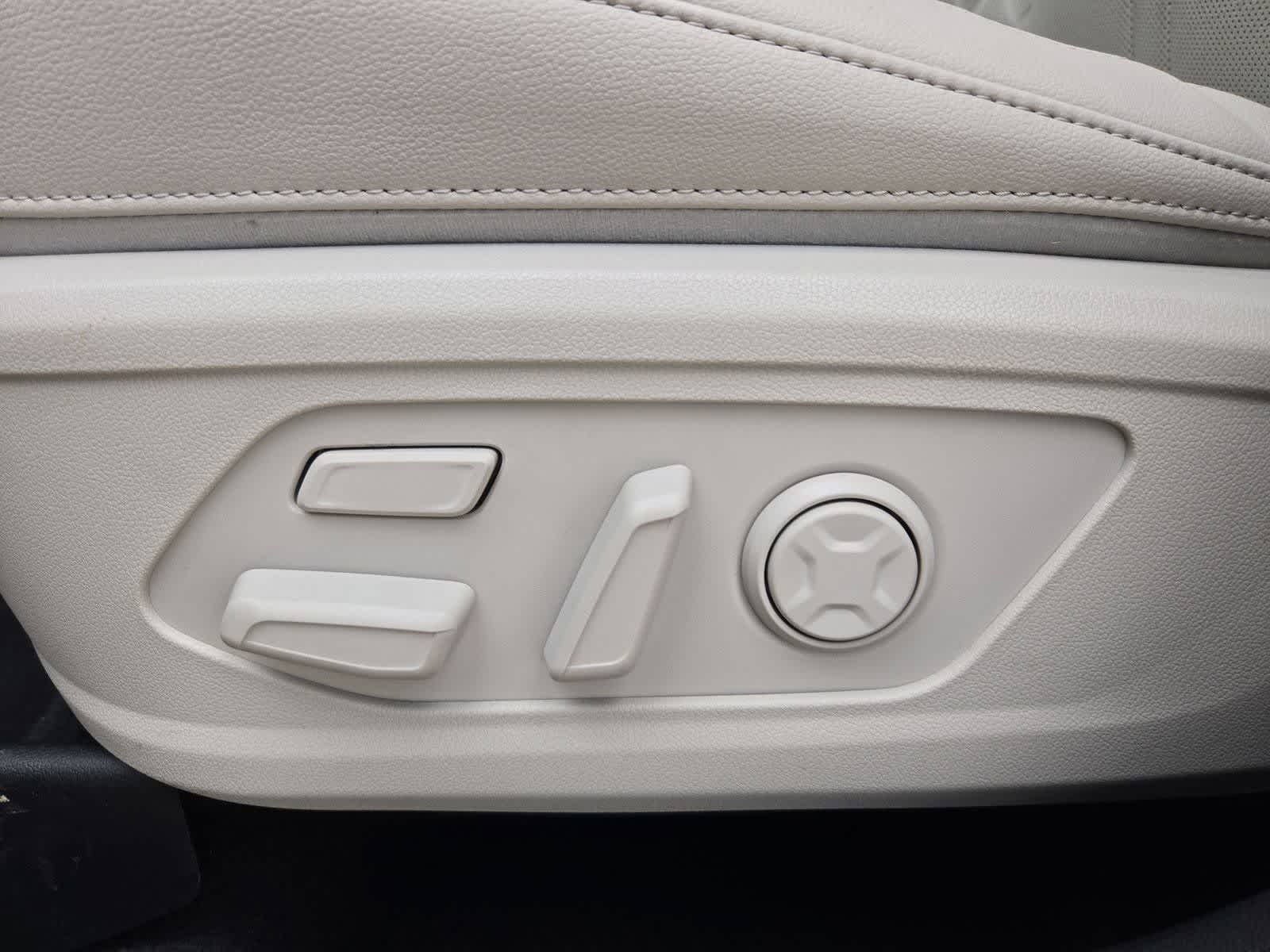 Thumbnail: 2023 Kia Sorento - 15