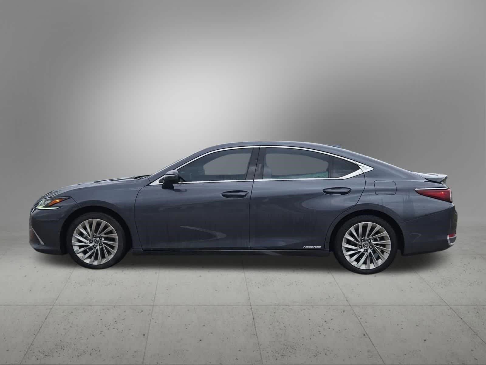Thumbnail: 2022 Lexus ES - 3