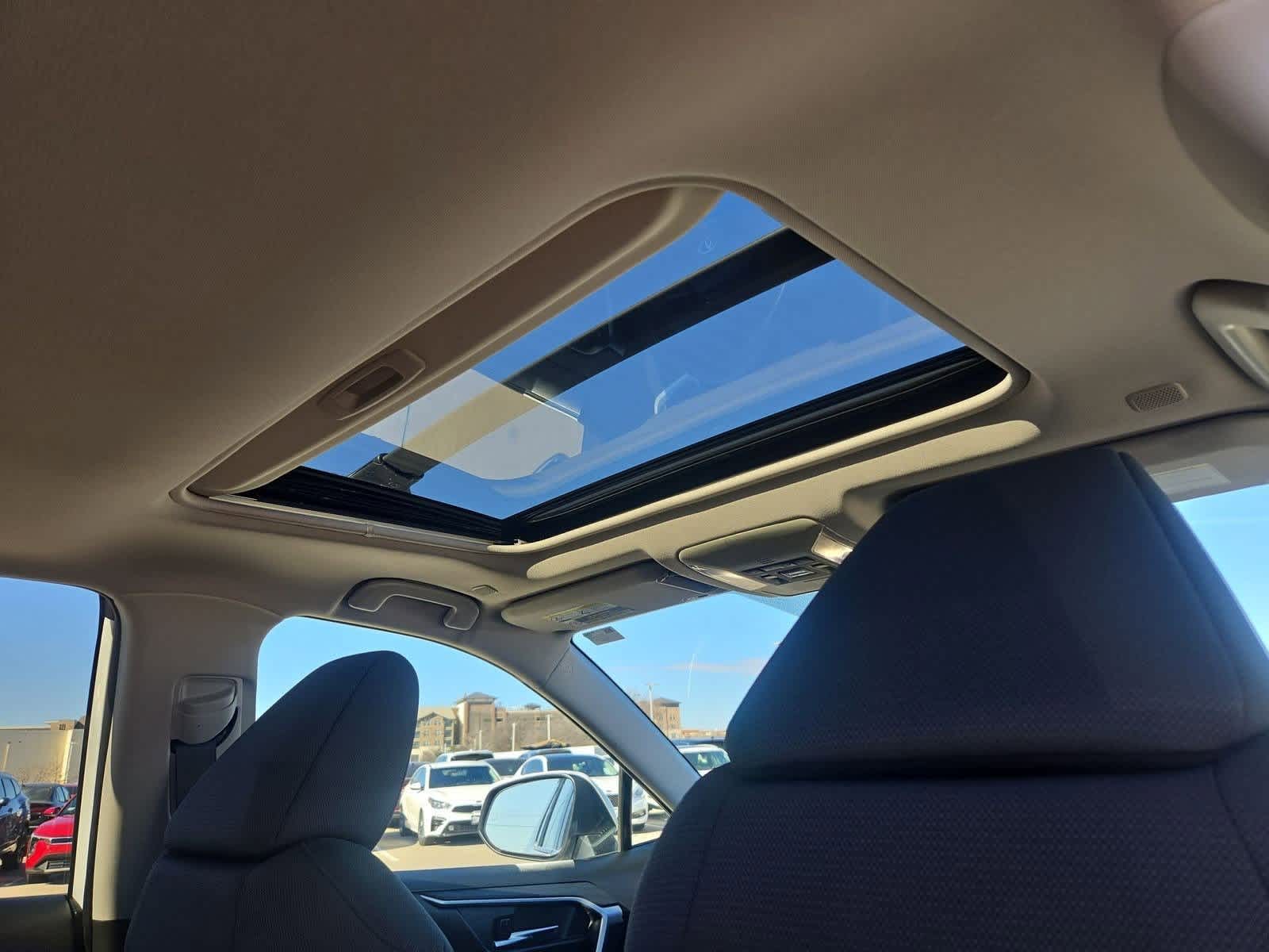 Thumbnail: 2023 Toyota RAV4 - 21