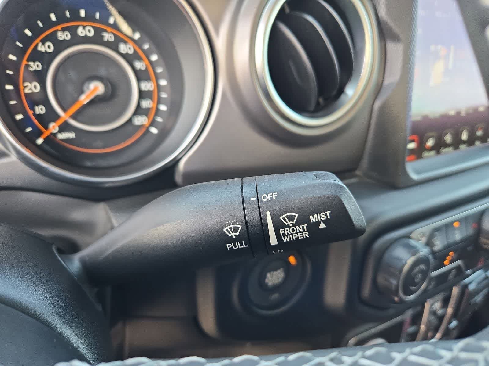 Thumbnail: 2023 Jeep Gladiator - 23