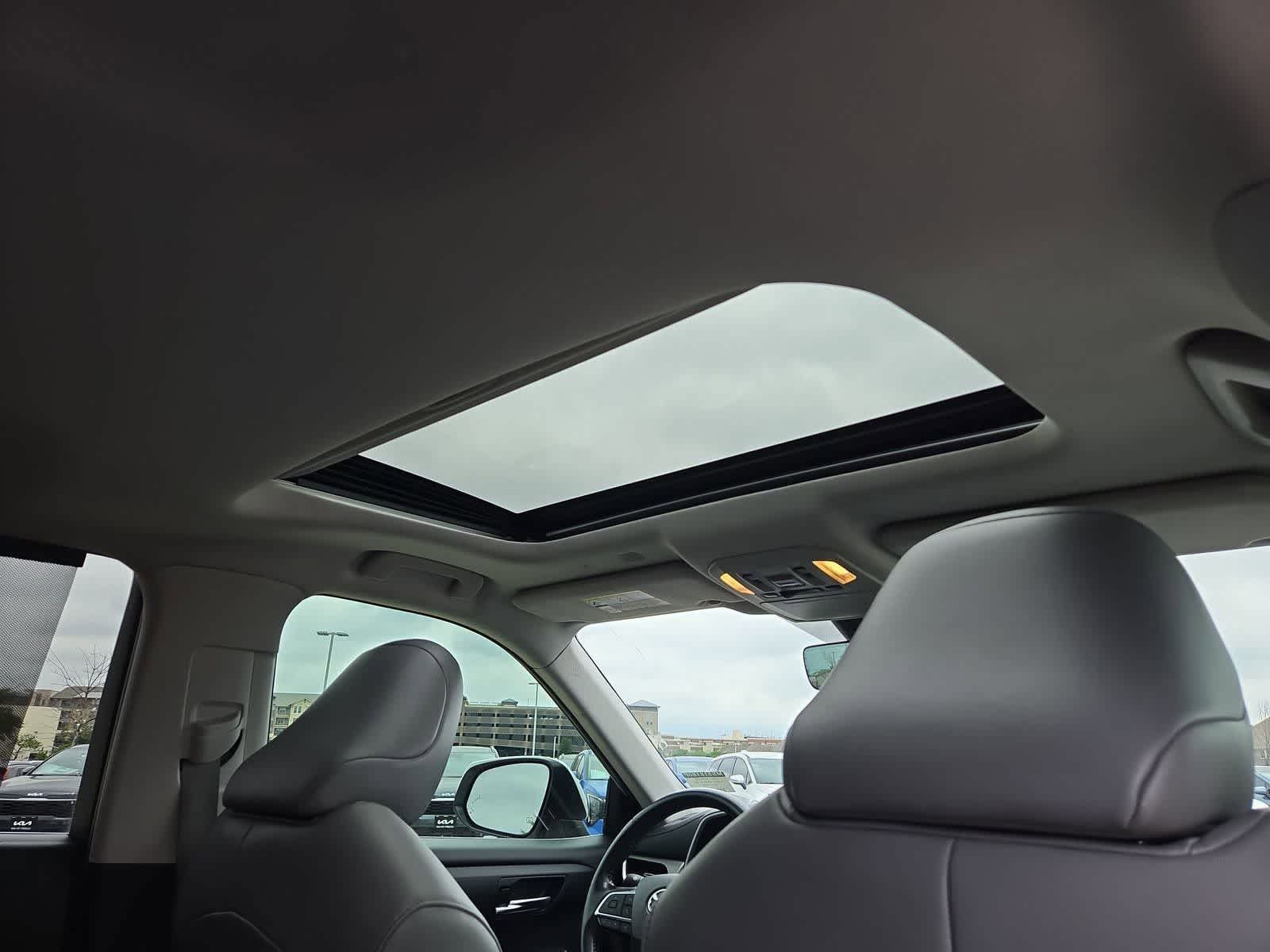 Thumbnail: 2021 Toyota Highlander - 21