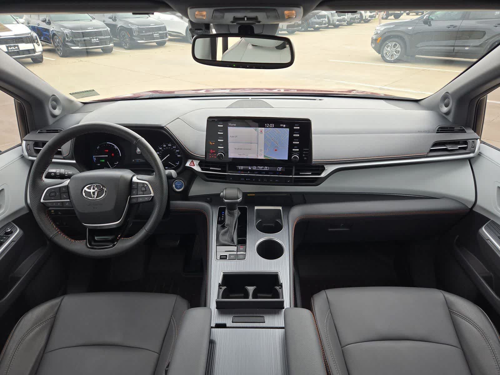 Thumbnail: 2022 Toyota Sienna - 14