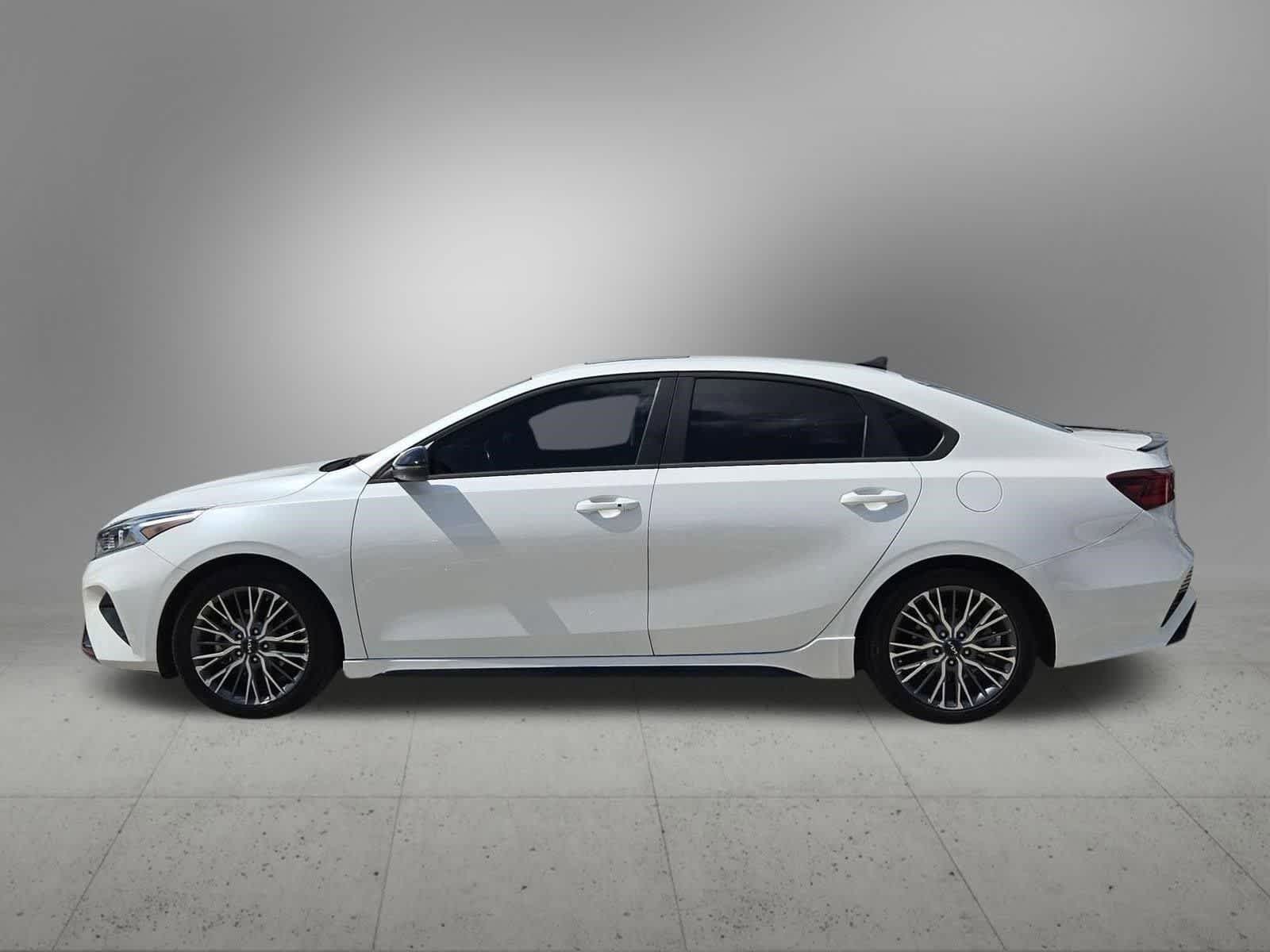 Thumbnail: 2022 Kia Forte - 3