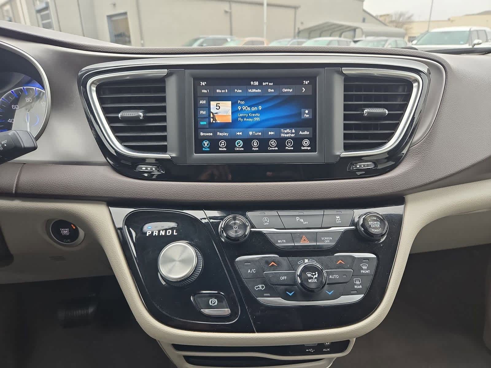 Thumbnail: 2018 Chrysler Pacifica - 26