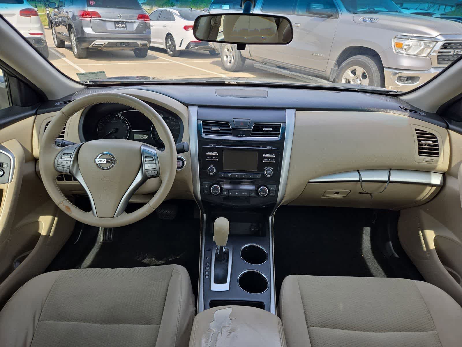 Thumbnail: 2015 Nissan Altima - 14