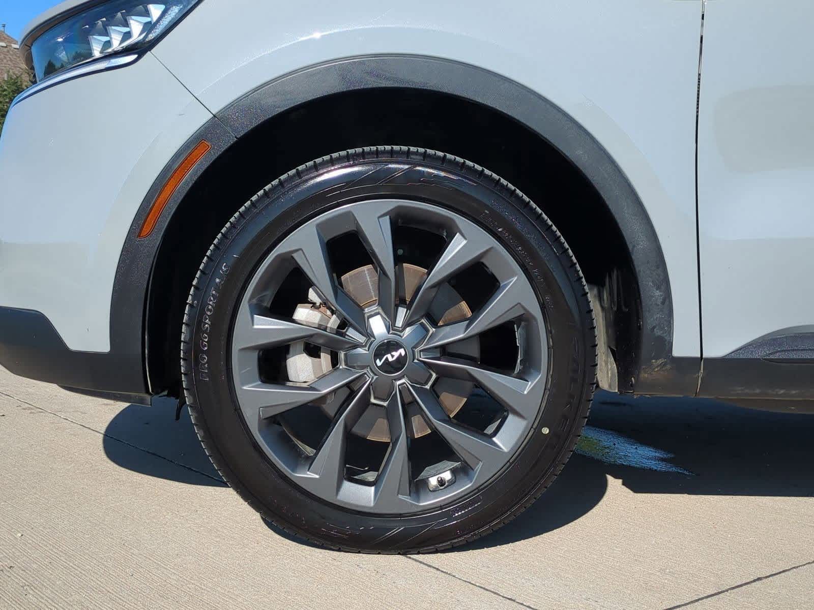 Thumbnail: 2022 Kia Sorento - 12