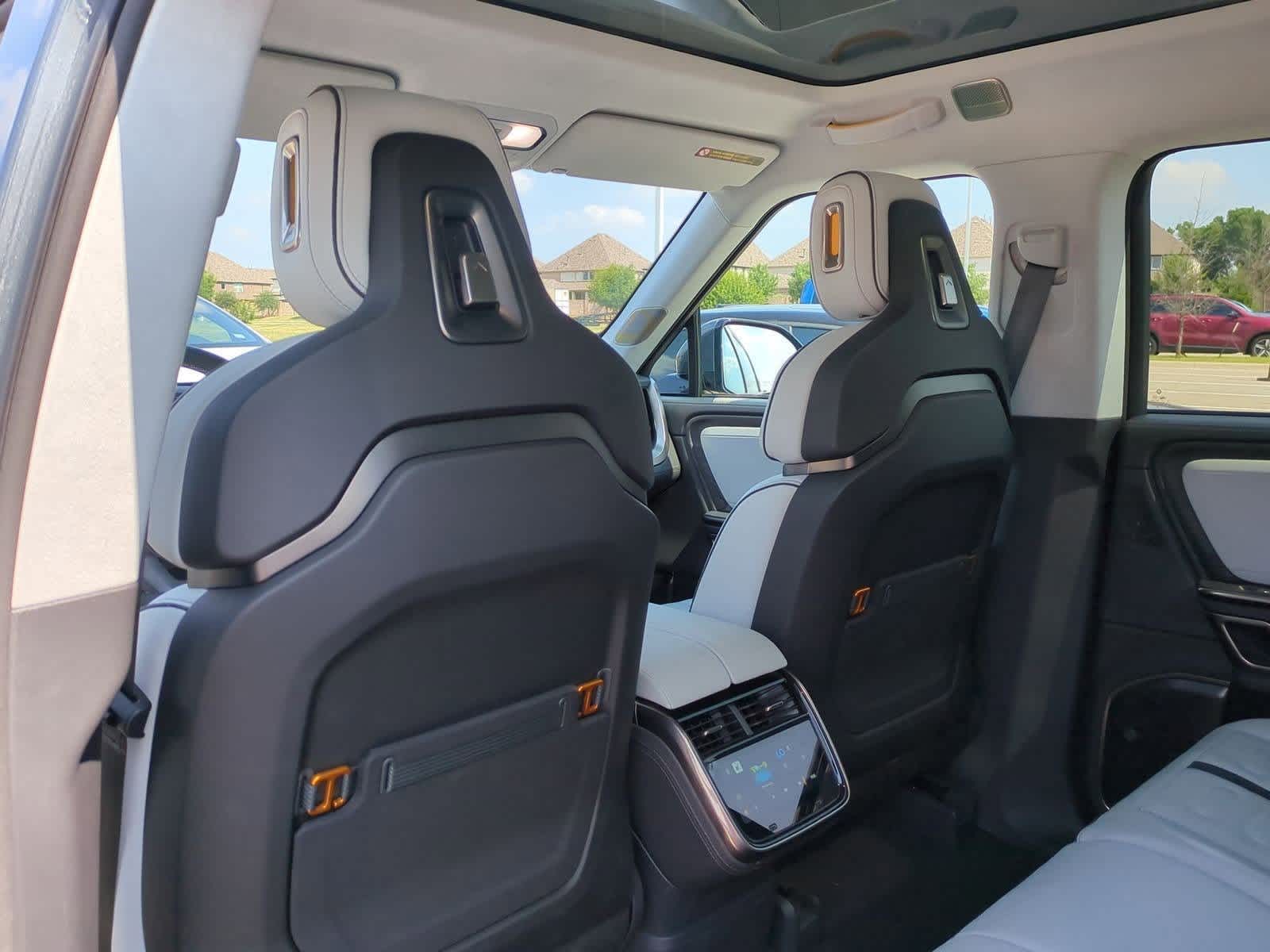 Thumbnail: 2023 Rivian R1S - 16
