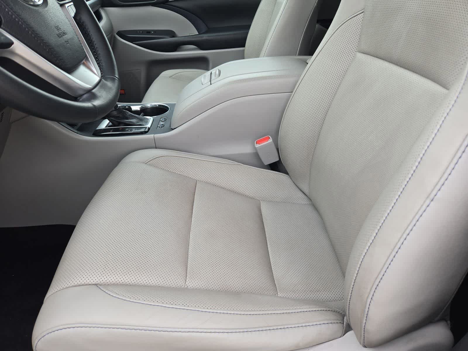 Thumbnail: 2019 Toyota Highlander - 15