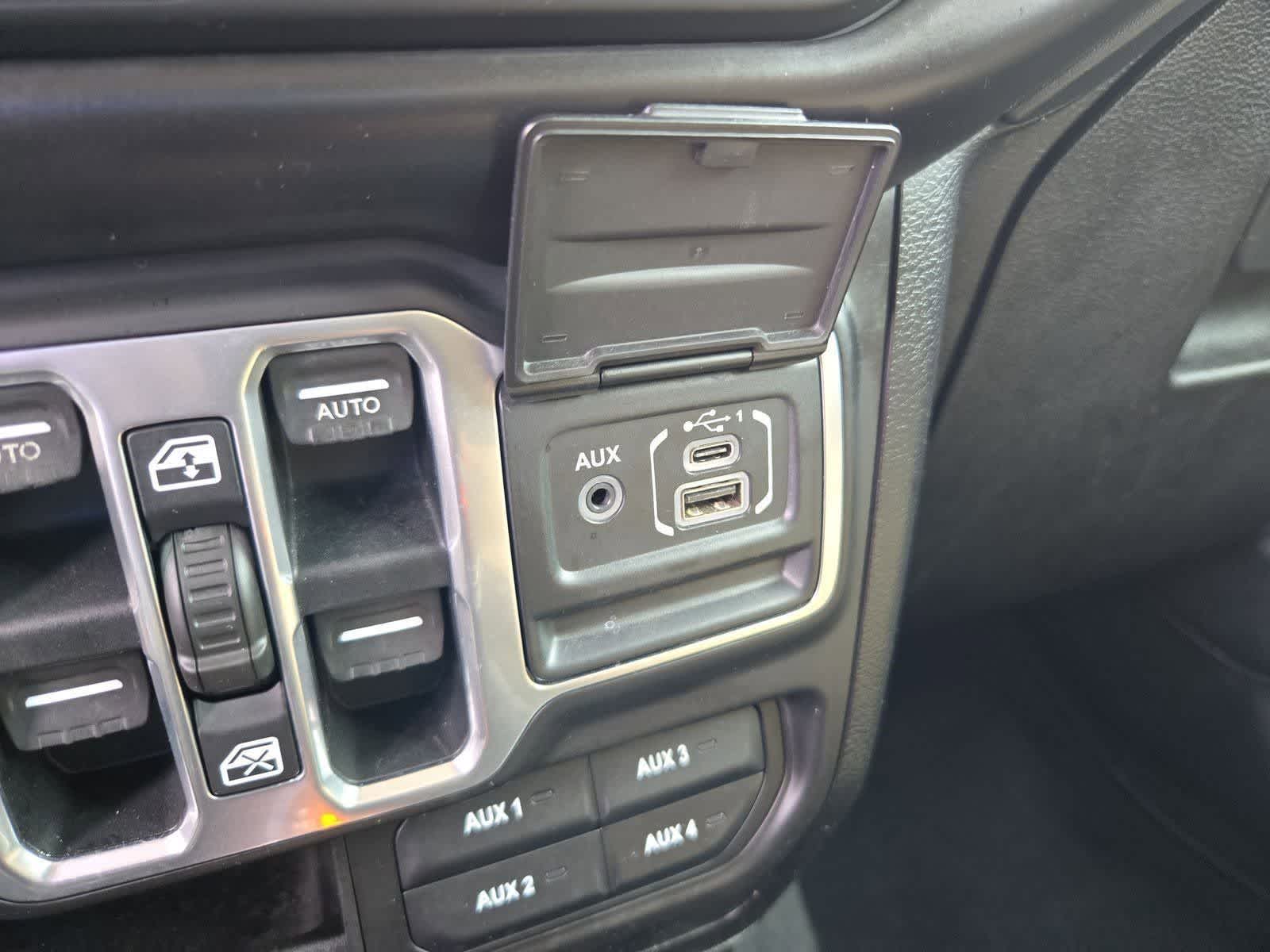 Thumbnail: 2018 Jeep Wrangler - 28