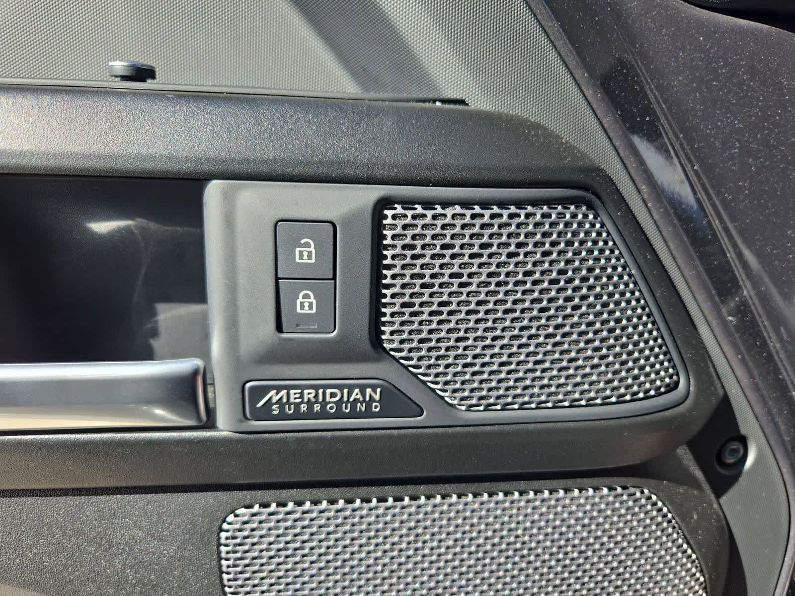 Thumbnail: 2023 Land Rover Defender - 29