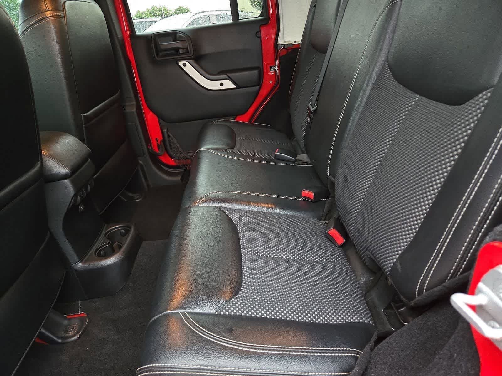 Thumbnail: 2015 Jeep Wrangler - 17