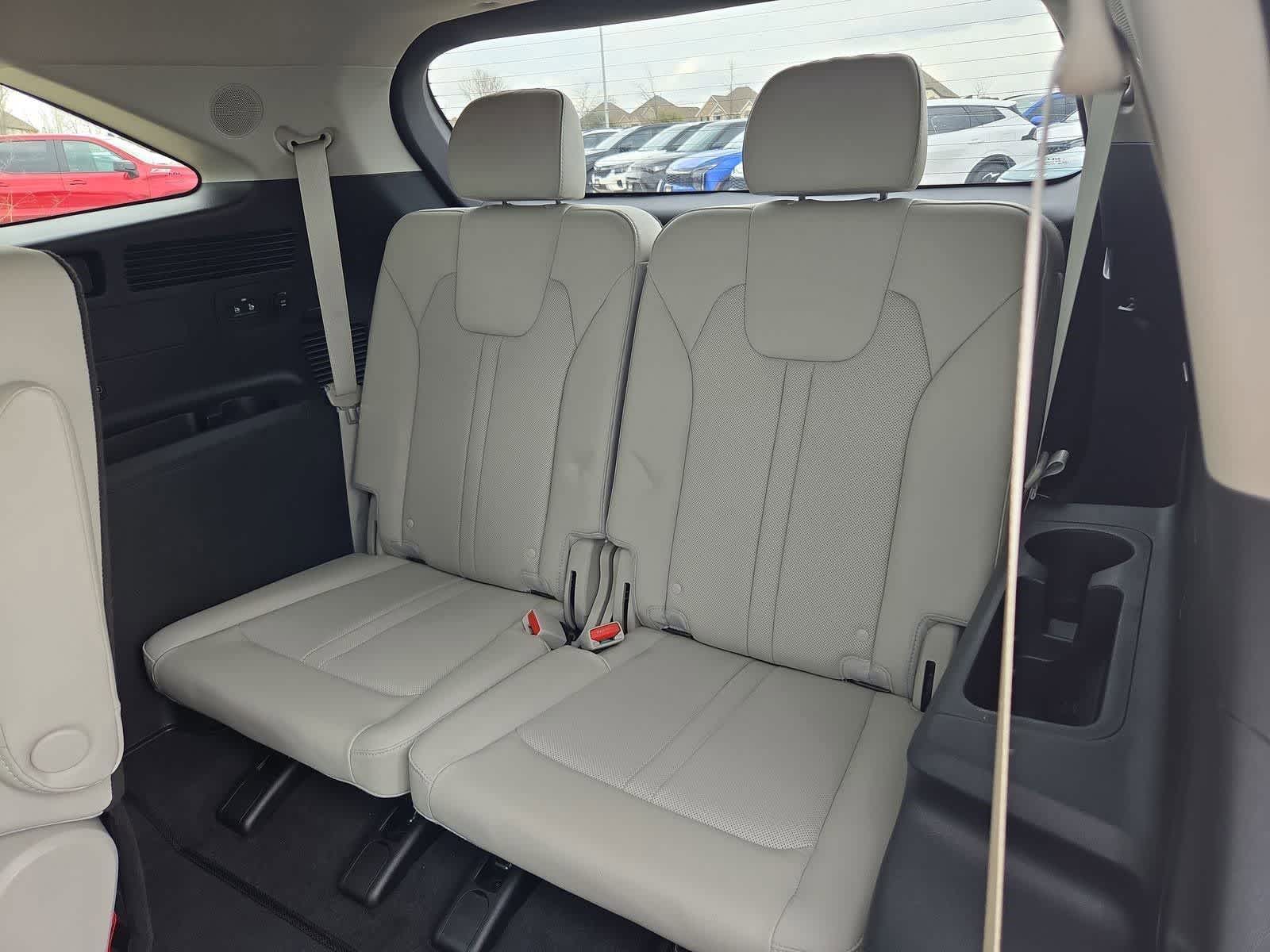 Thumbnail: 2023 Kia Sorento - 37