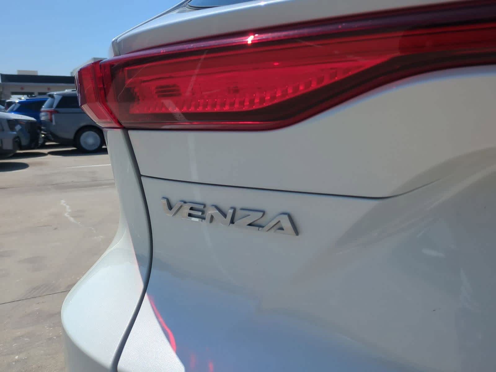 Thumbnail: 2021 Toyota Venza - 11