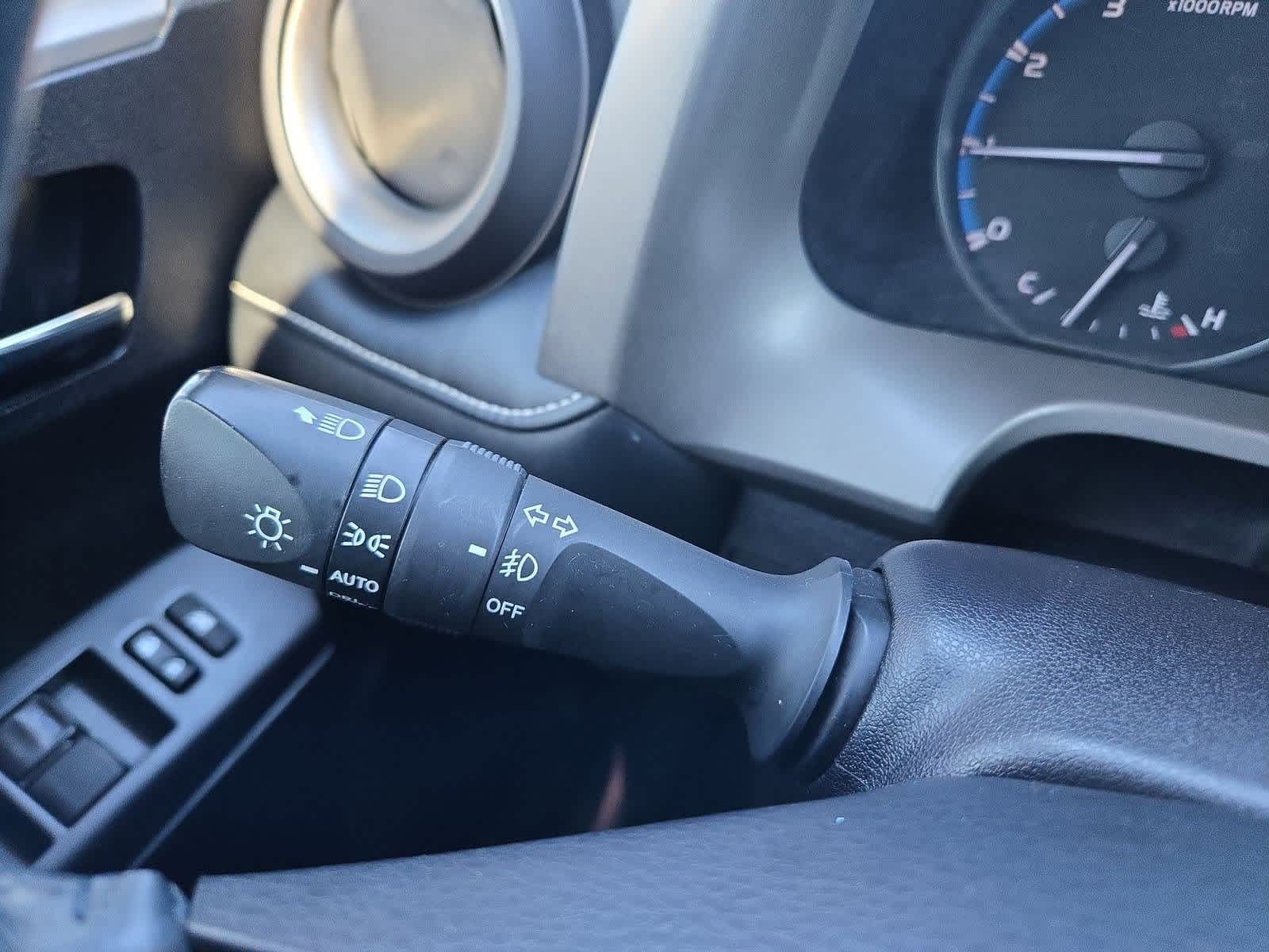 Thumbnail: 2018 Toyota RAV4 - 28