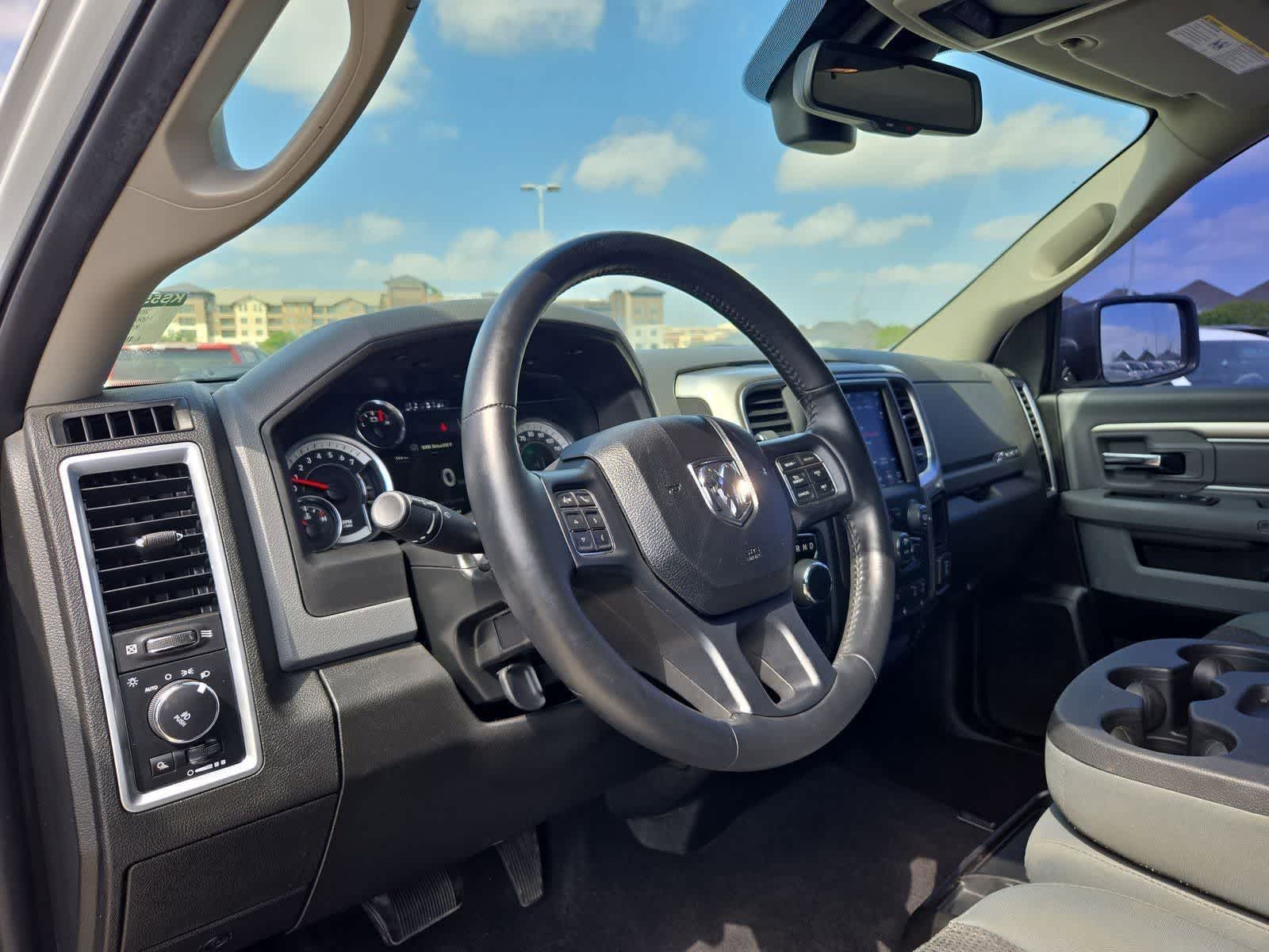 Thumbnail: 2019 RAM 1500 Classic - 2