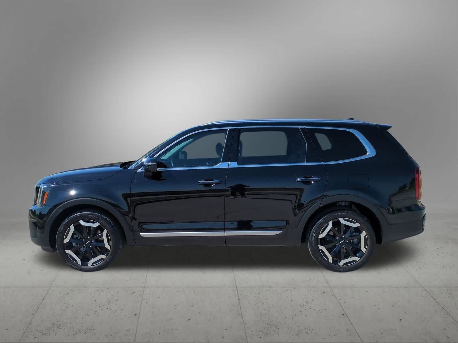 2023 Kia Telluride S photo 3