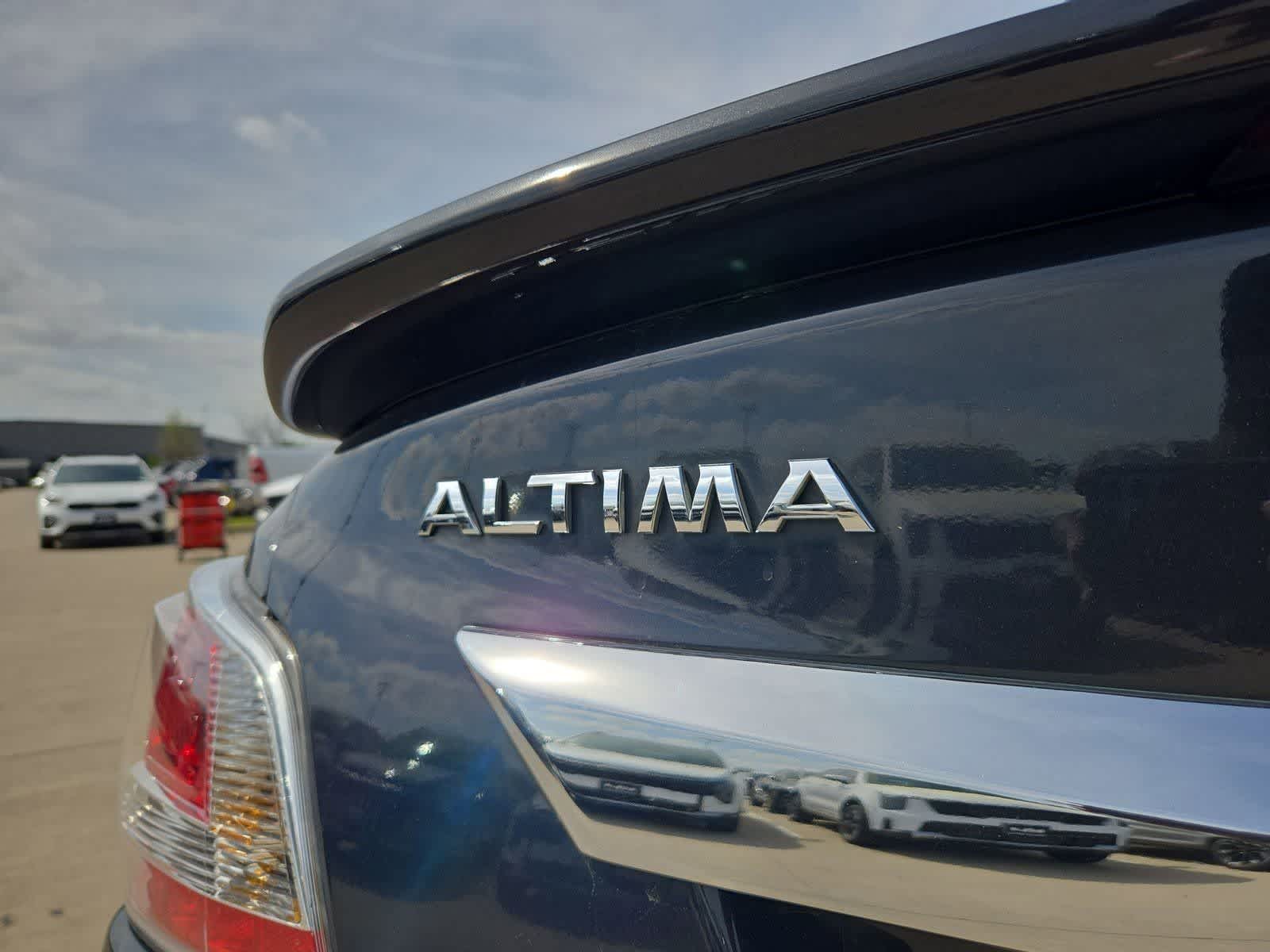 Thumbnail: 2015 Nissan Altima - 12