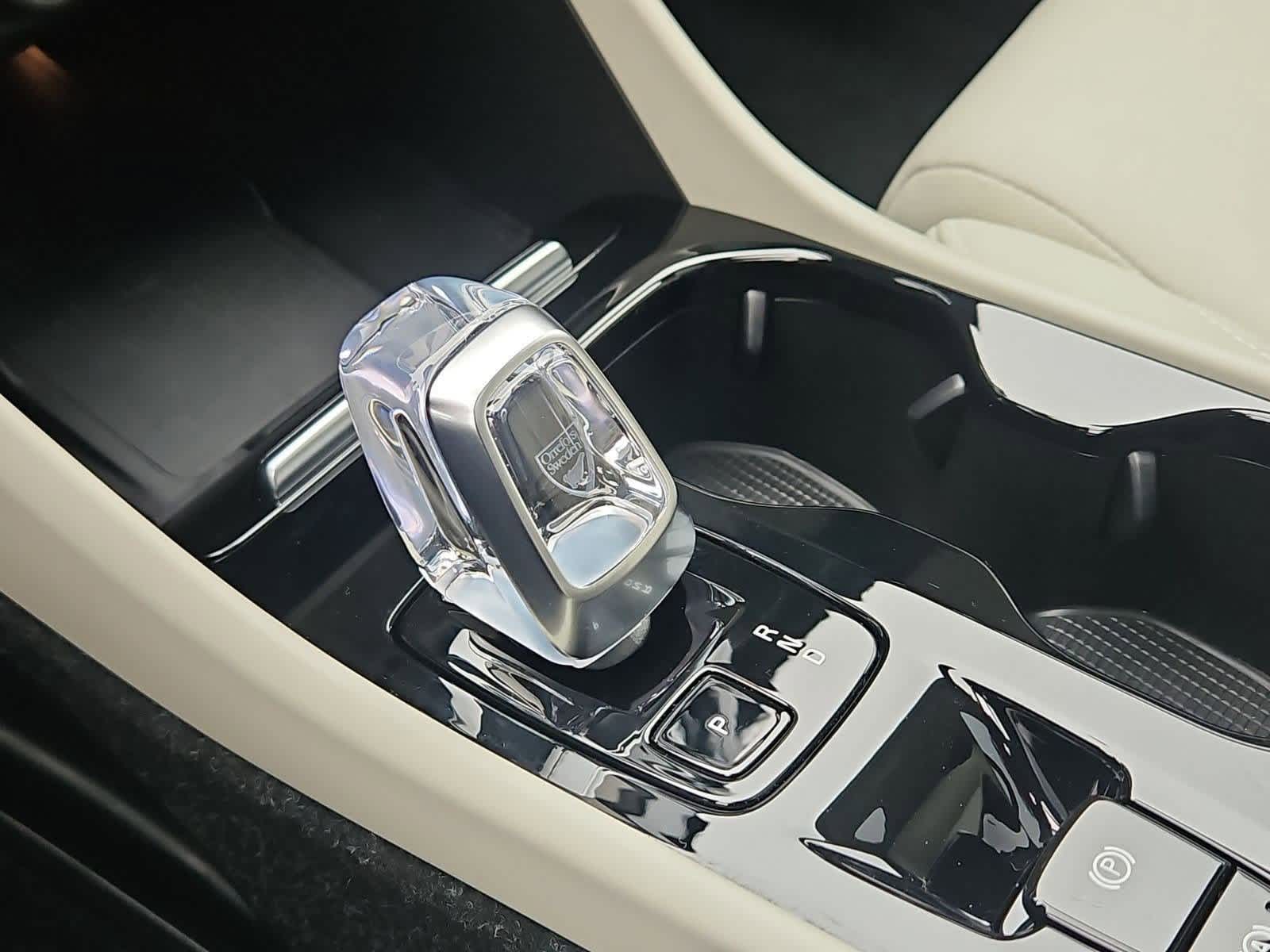 Thumbnail: 2024 Volvo XC40 - 34