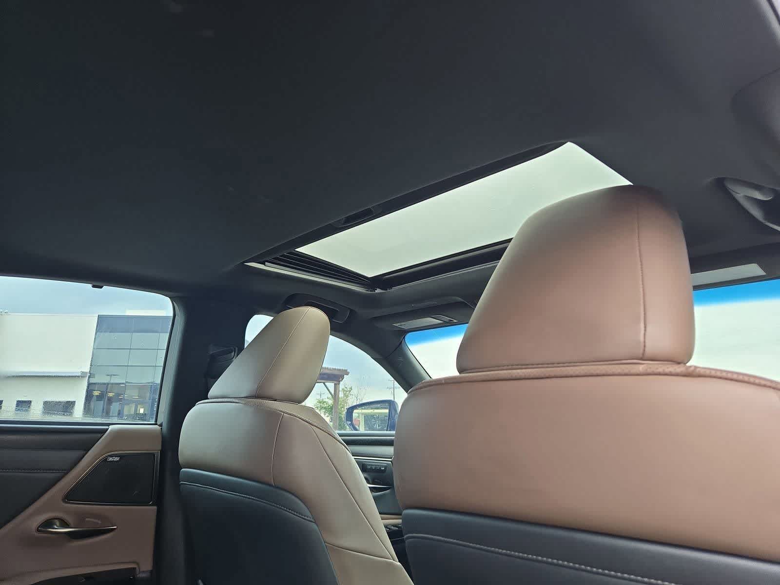 Thumbnail: 2022 Lexus ES - 20