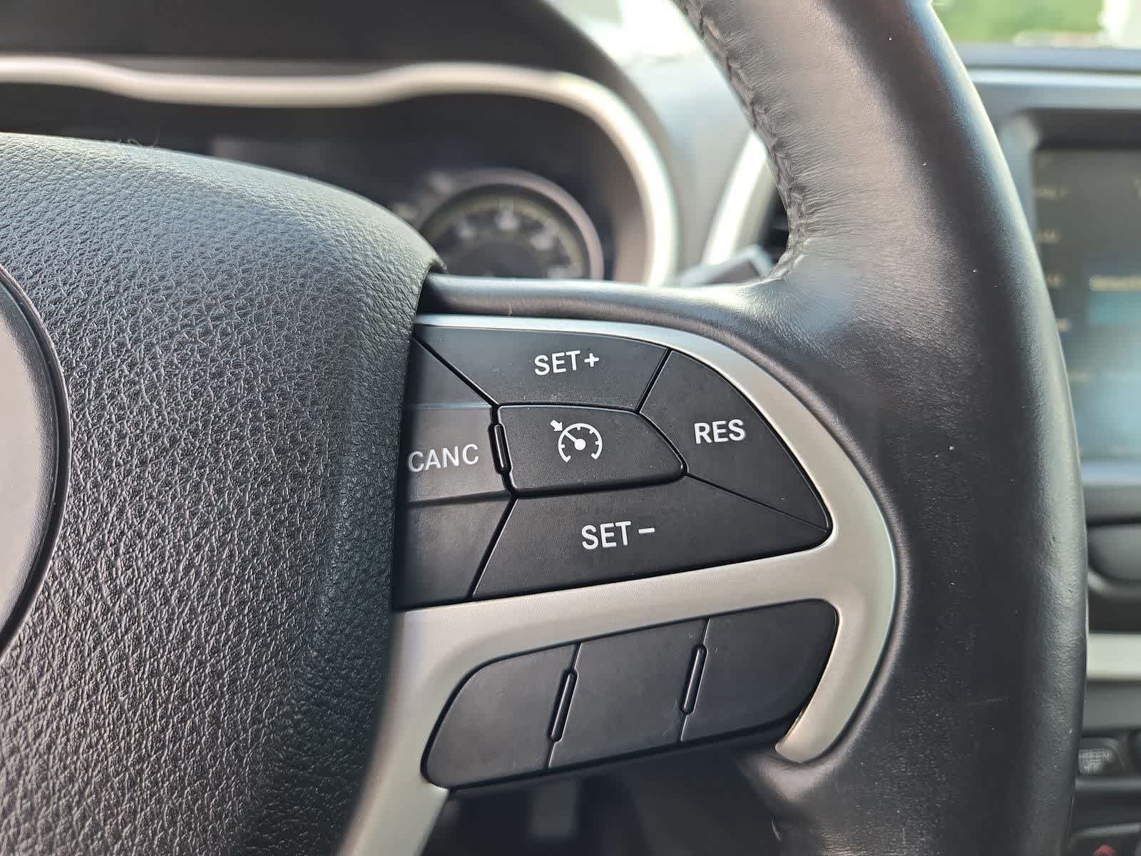 Thumbnail: 2017 Jeep Cherokee - 23