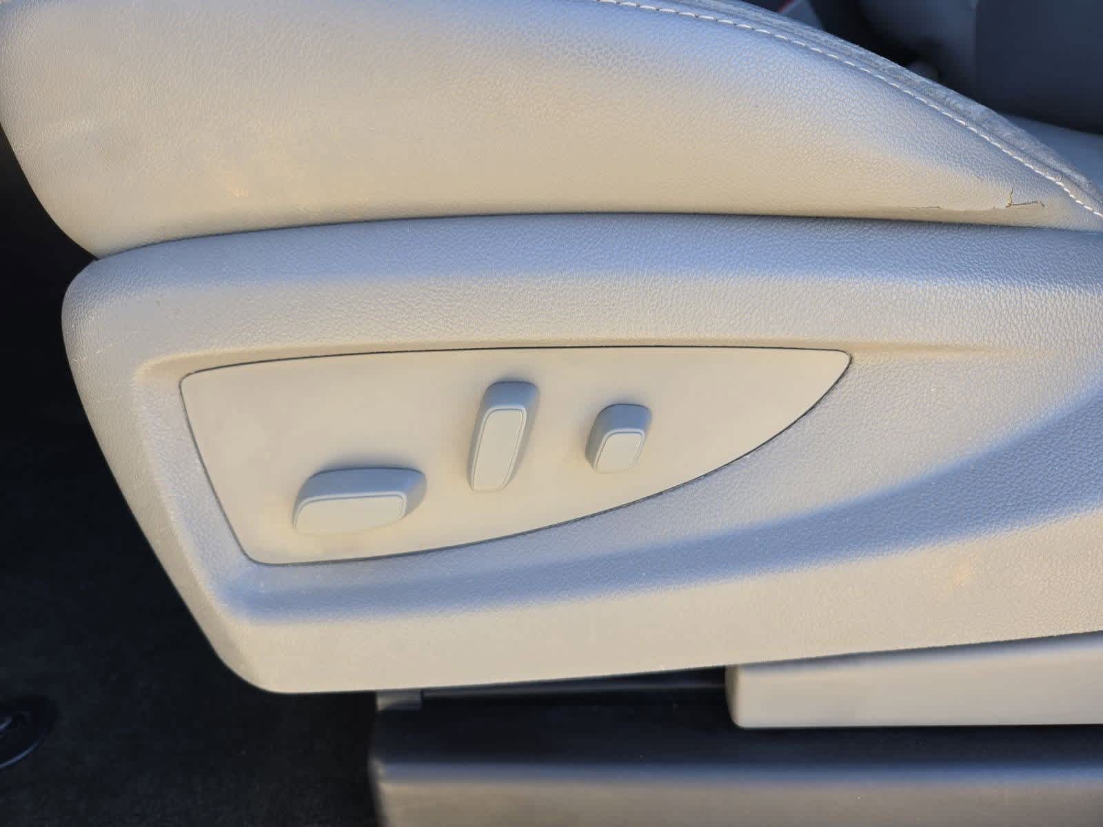 Thumbnail: 2017 Chevrolet Suburban - 17