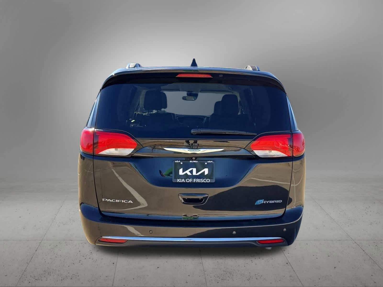 Thumbnail: 2018 Chrysler Pacifica - 5