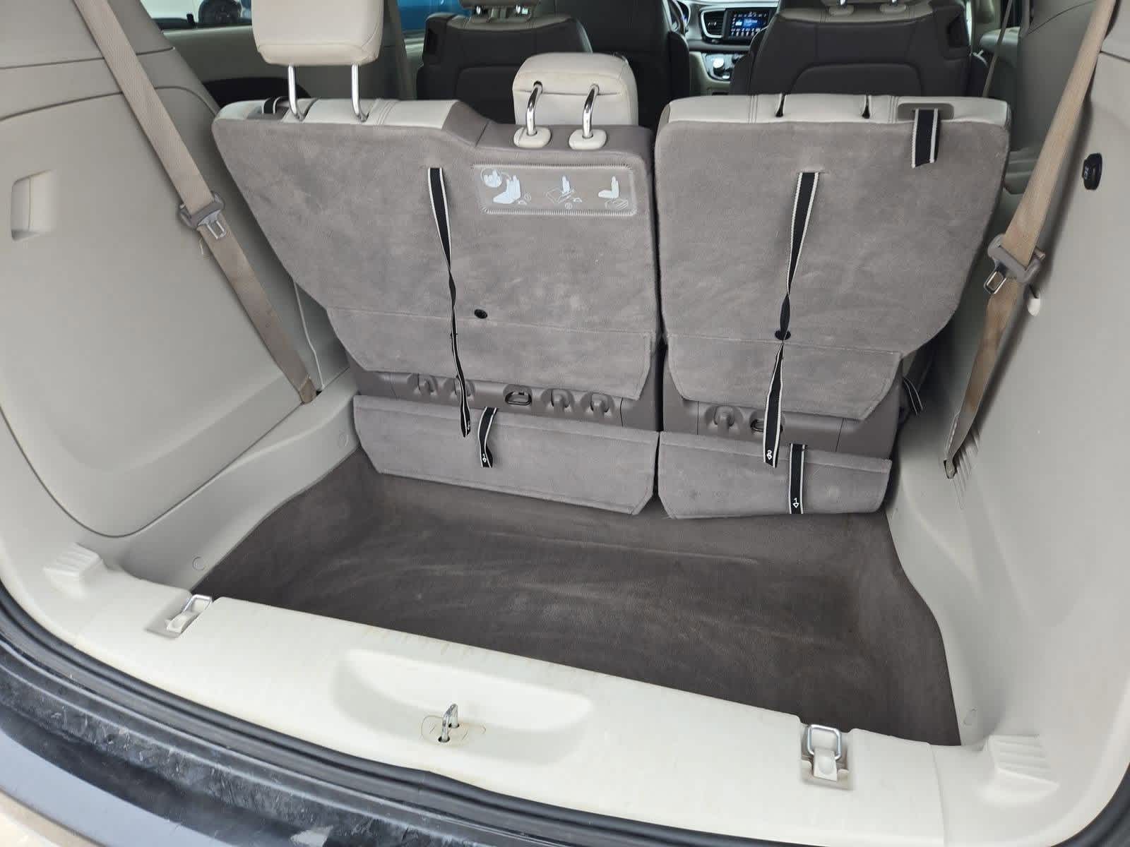 Thumbnail: 2018 Chrysler Pacifica - 31