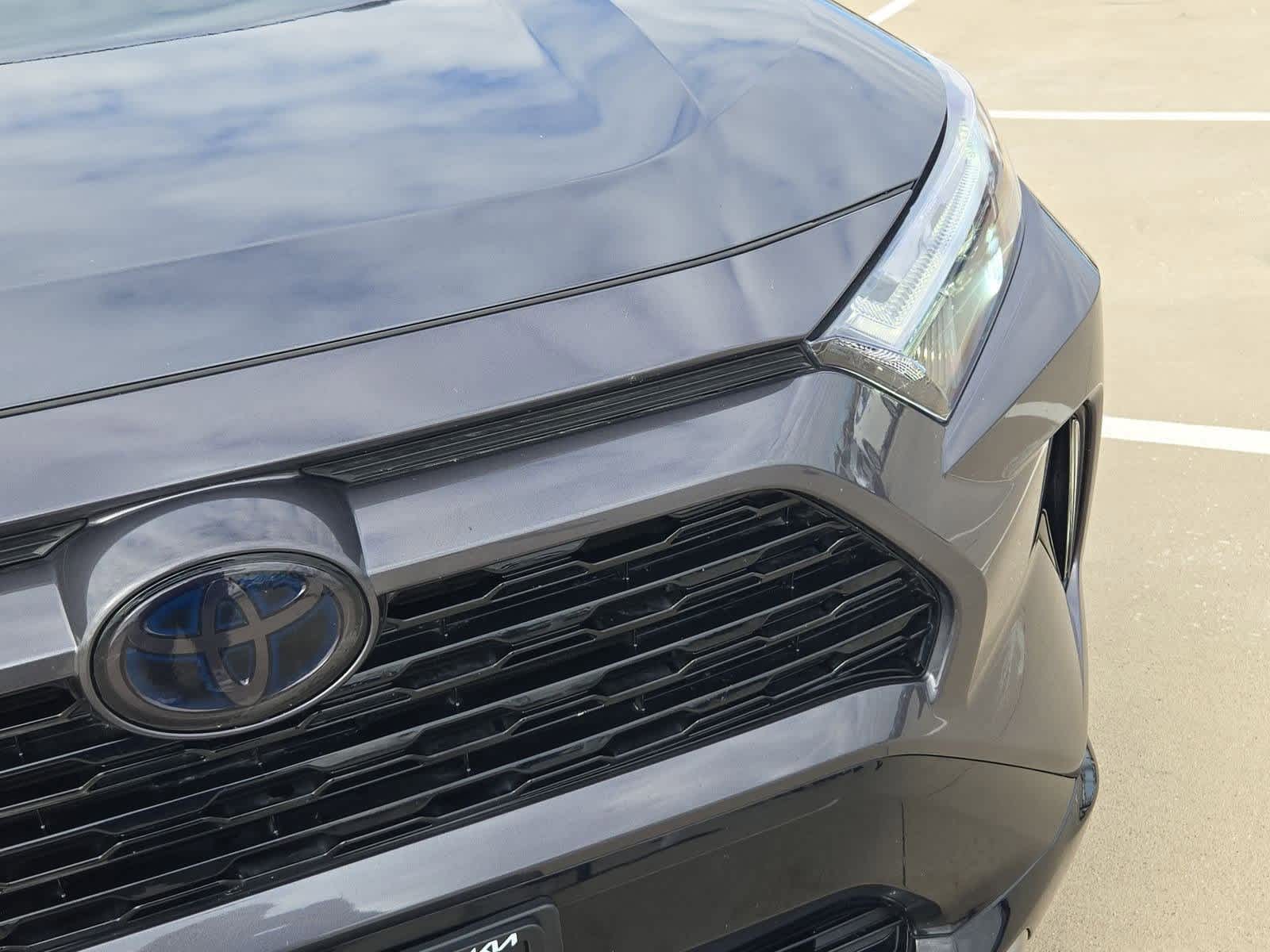 Thumbnail: 2022 Toyota RAV4 - 10