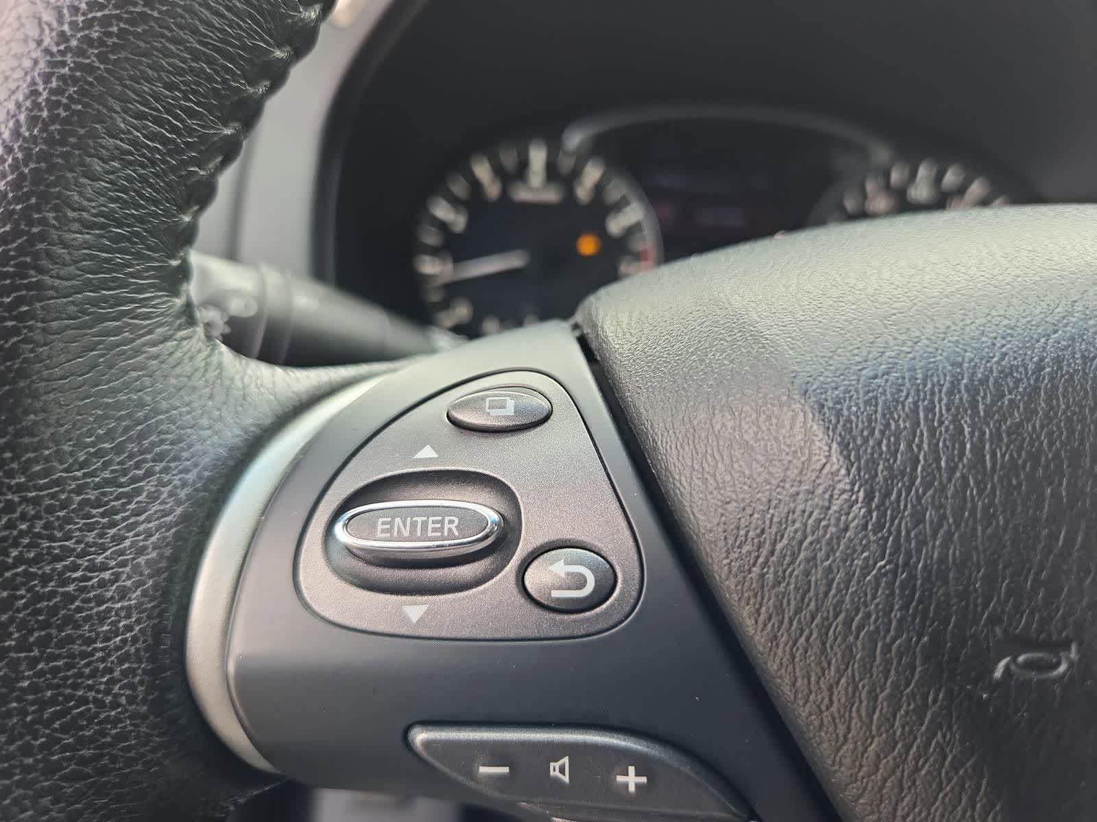 Thumbnail: 2014 Nissan Pathfinder - 22