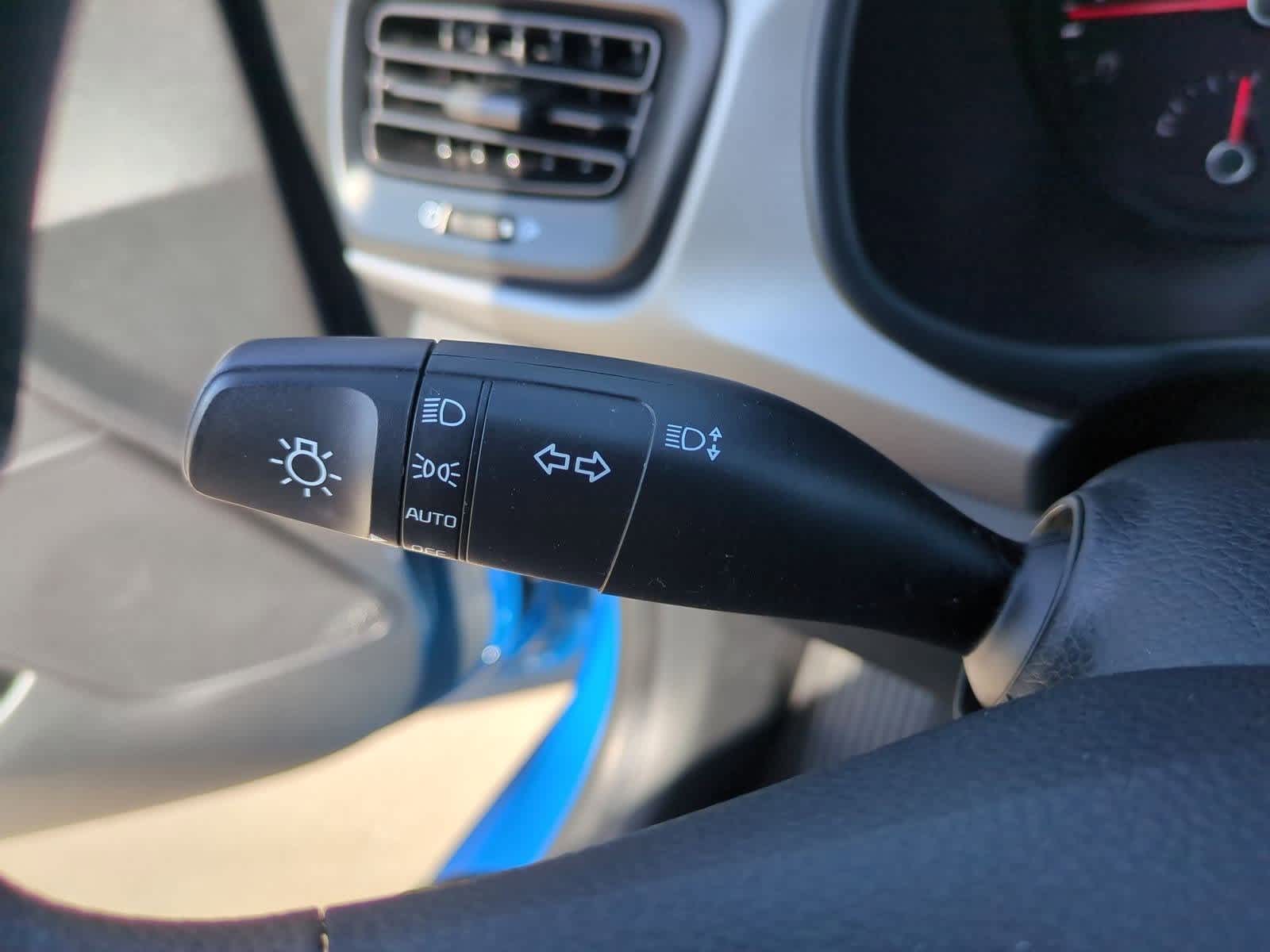 Thumbnail: 2023 Kia Rio - 25