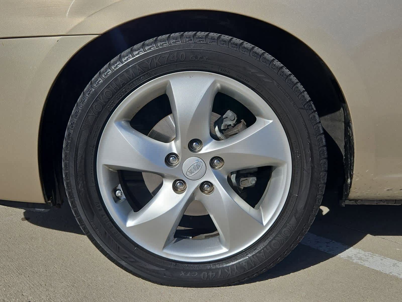 Thumbnail: 2007 Kia Rondo - 13