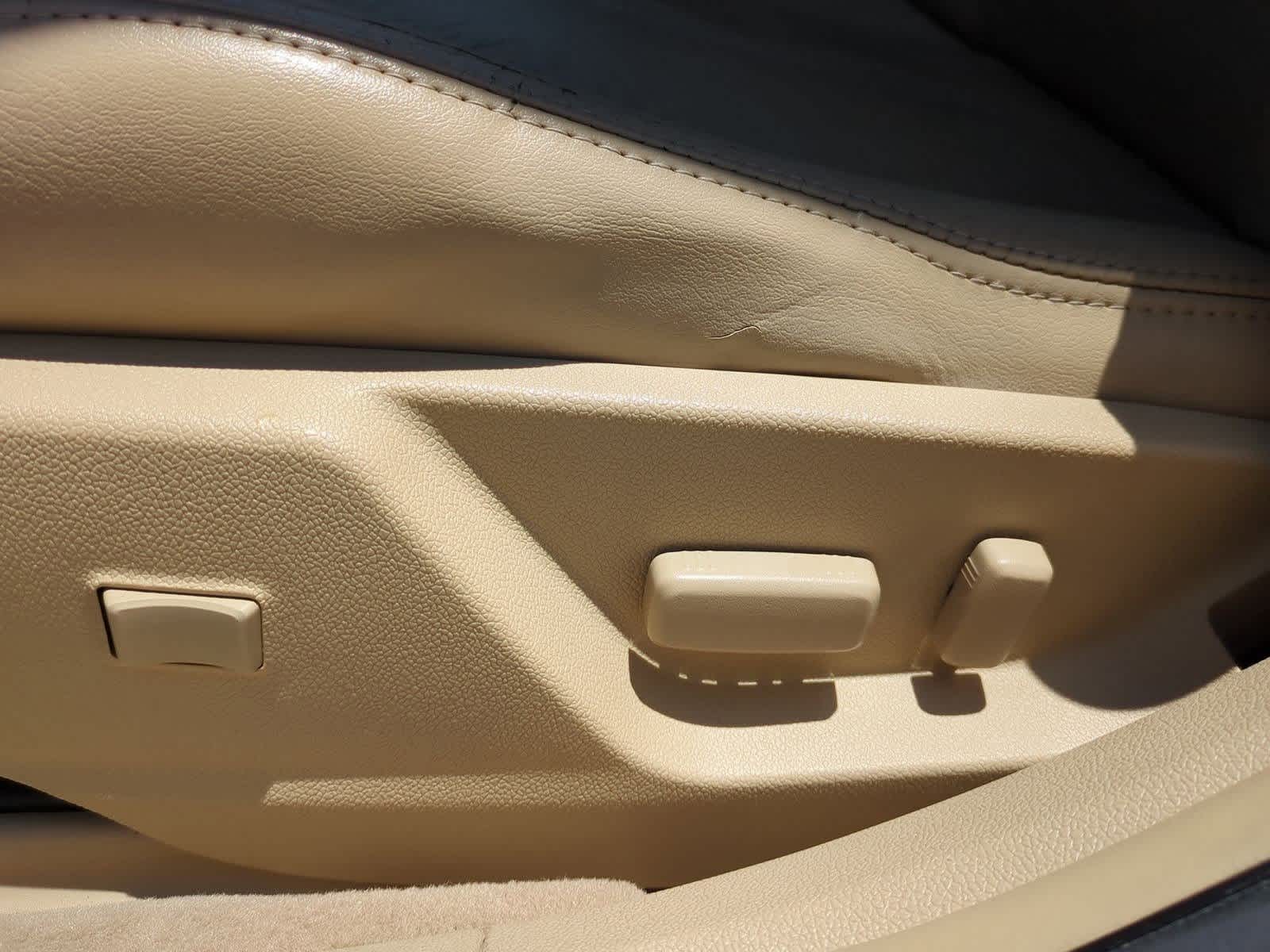 2010 Cadillac CTS Luxury 16