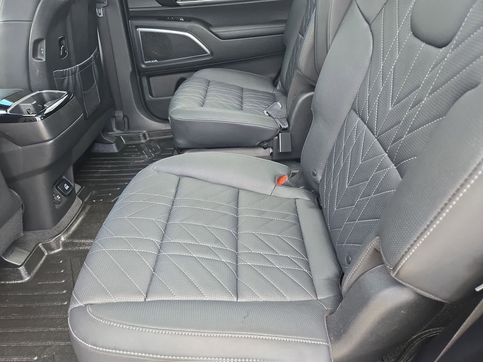 Thumbnail: 2023 Kia Telluride - 18