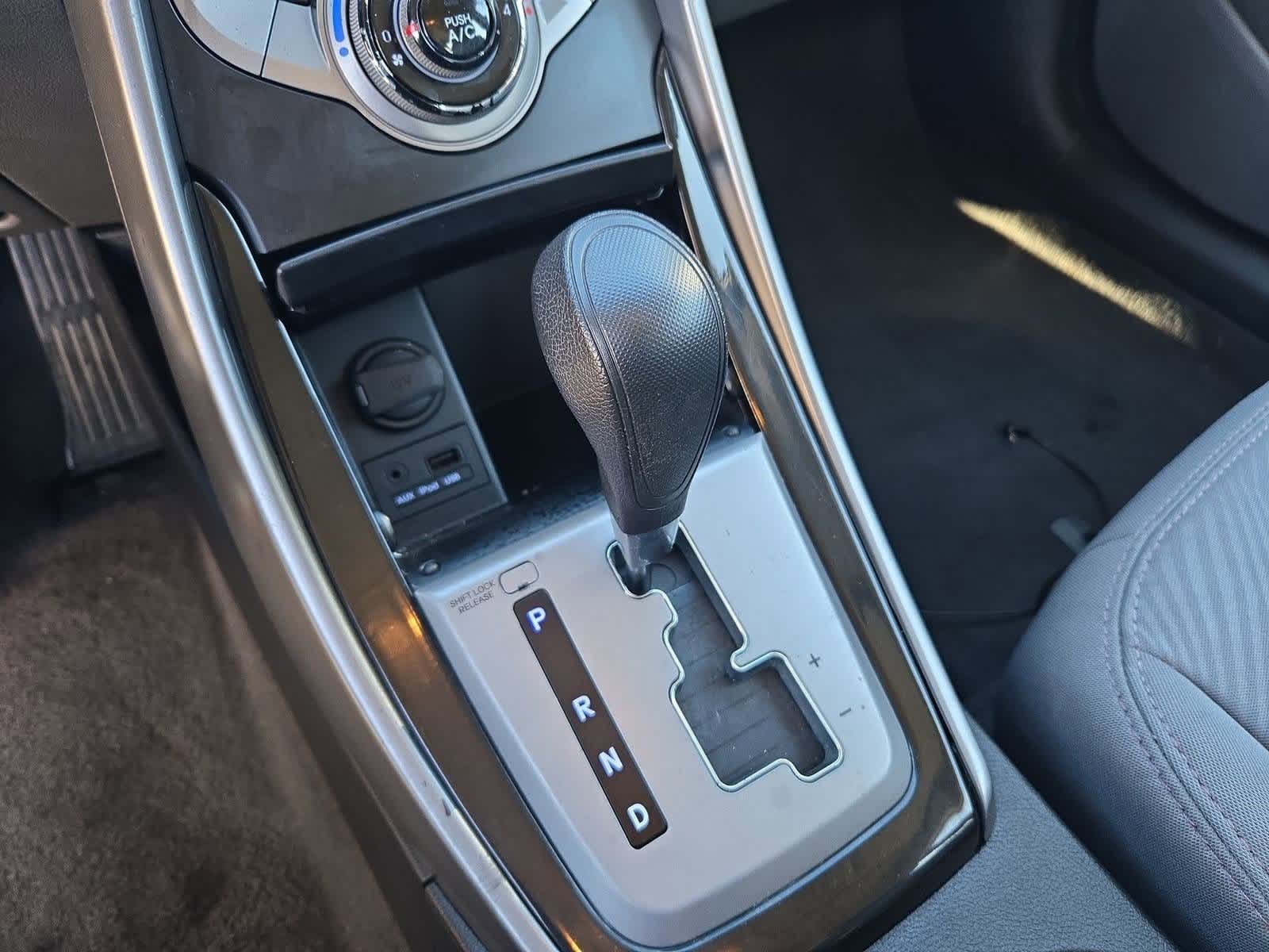 Thumbnail: 2013 Hyundai Elantra - 27