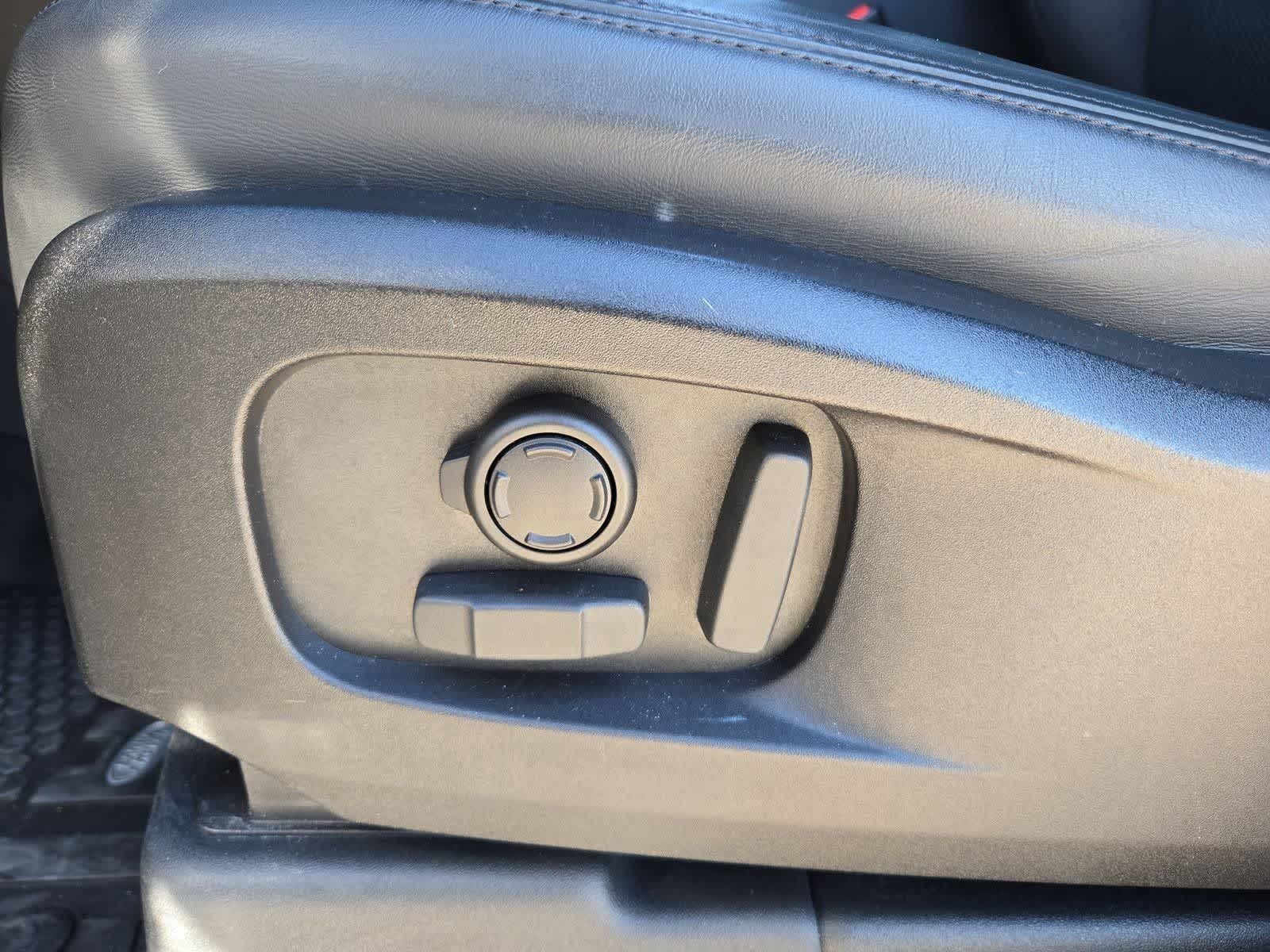 Thumbnail: 2023 Land Rover Defender - 16