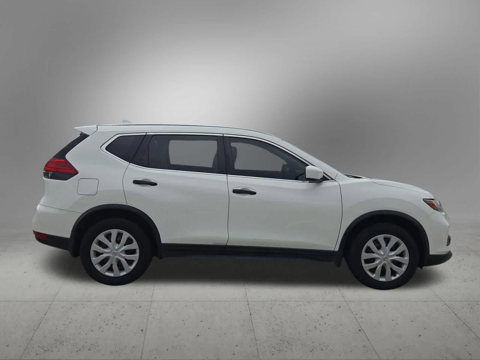 Thumbnail: 2017 Nissan Rogue - 7