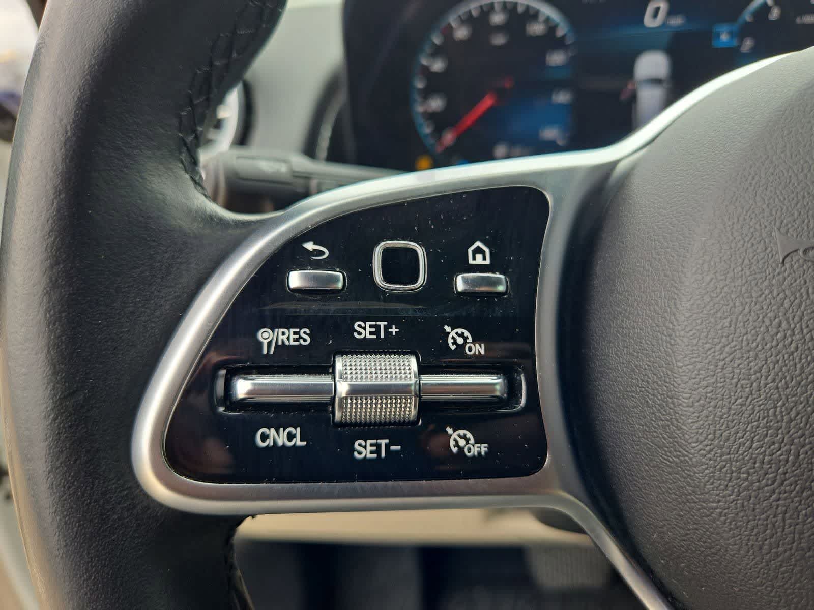 Thumbnail: 2022 Mercedes-Benz GLB - 24