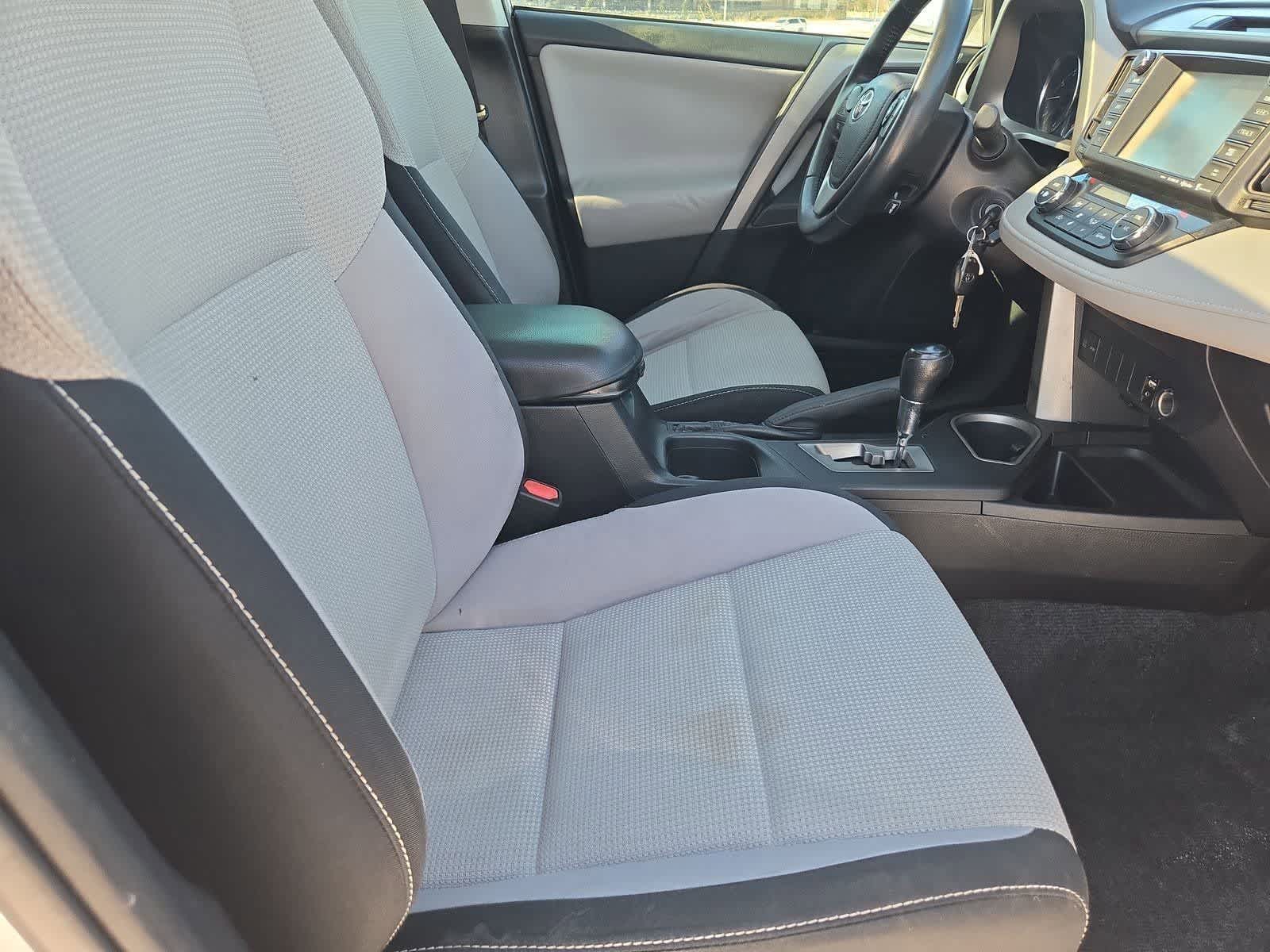 Thumbnail: 2016 Toyota RAV4 - 23