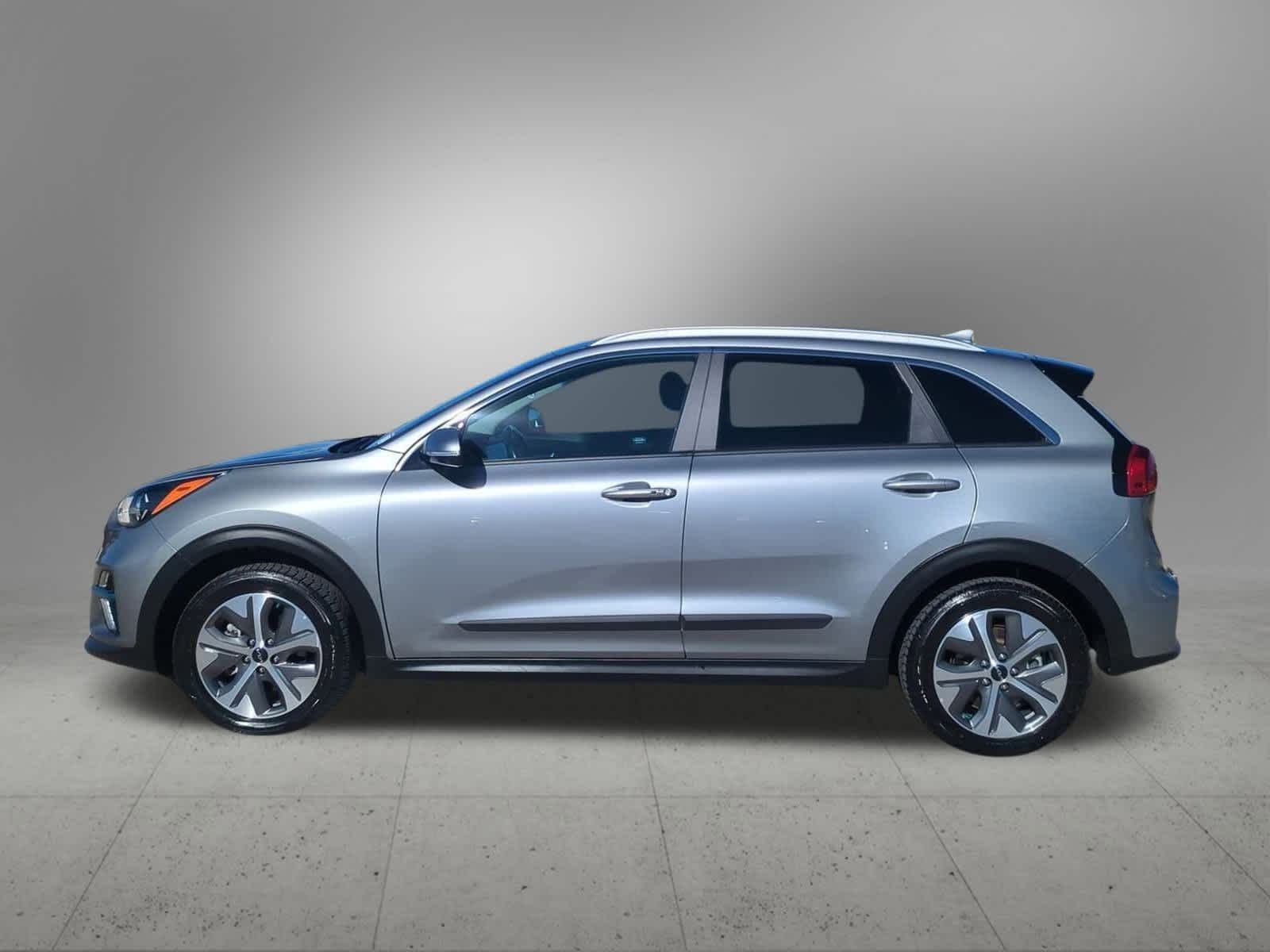 Thumbnail: 2022 Kia Niro - 3