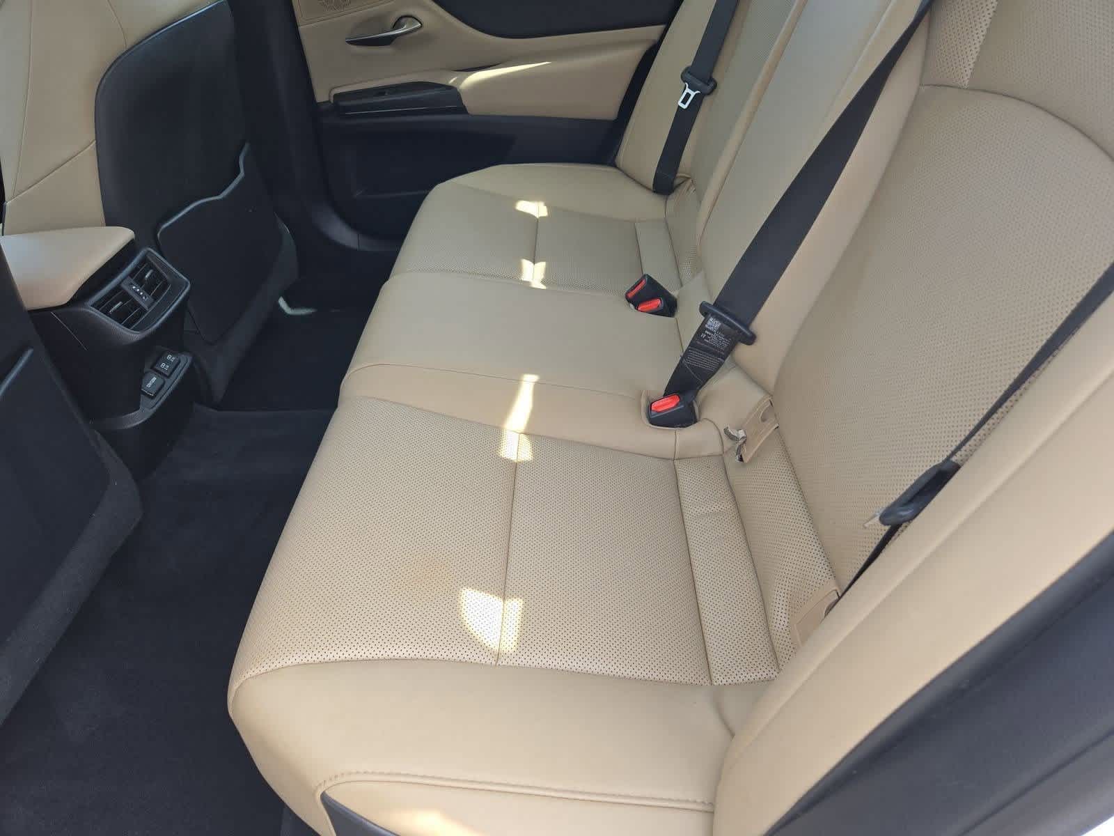 Thumbnail: 2021 Lexus ES - 18