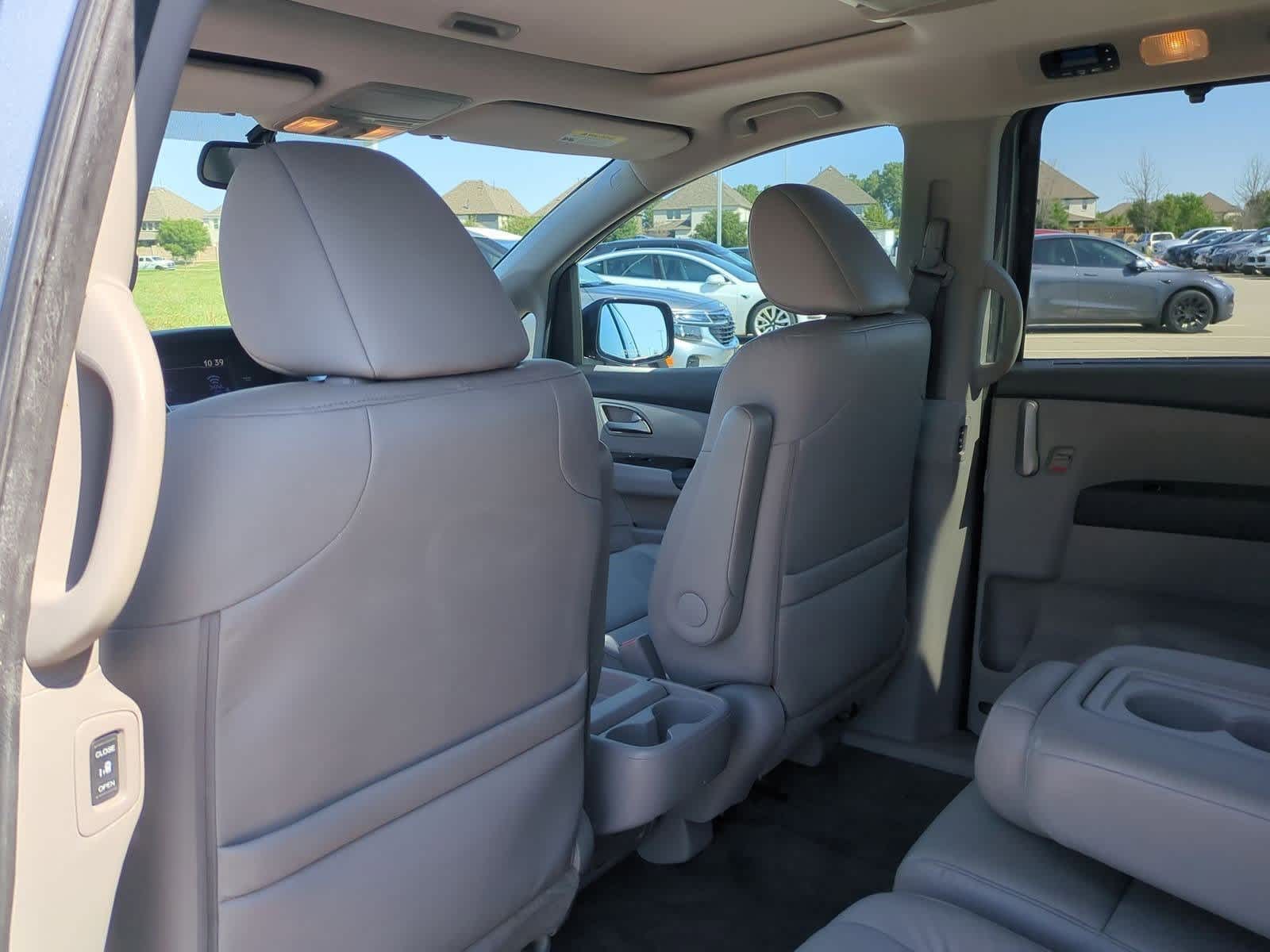 Thumbnail: 2013 Honda Odyssey - 17