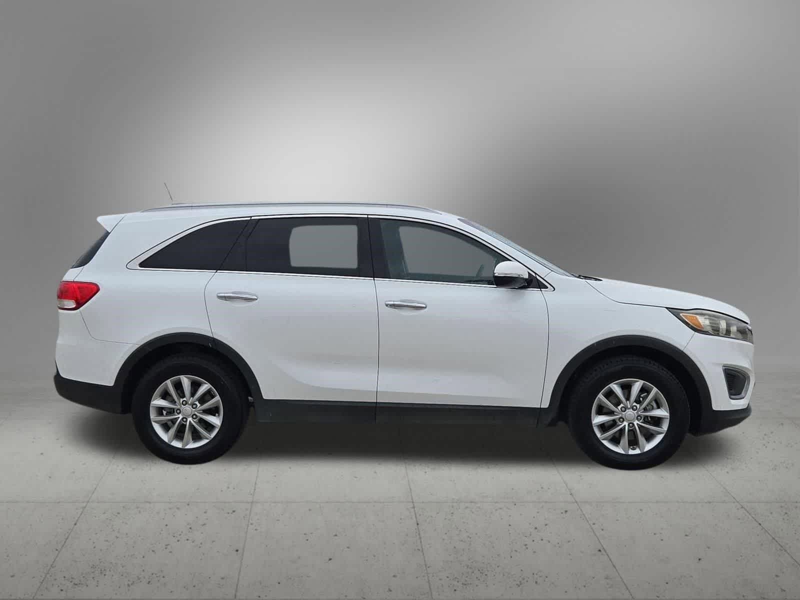 Thumbnail: 2016 Kia Sorento - 7