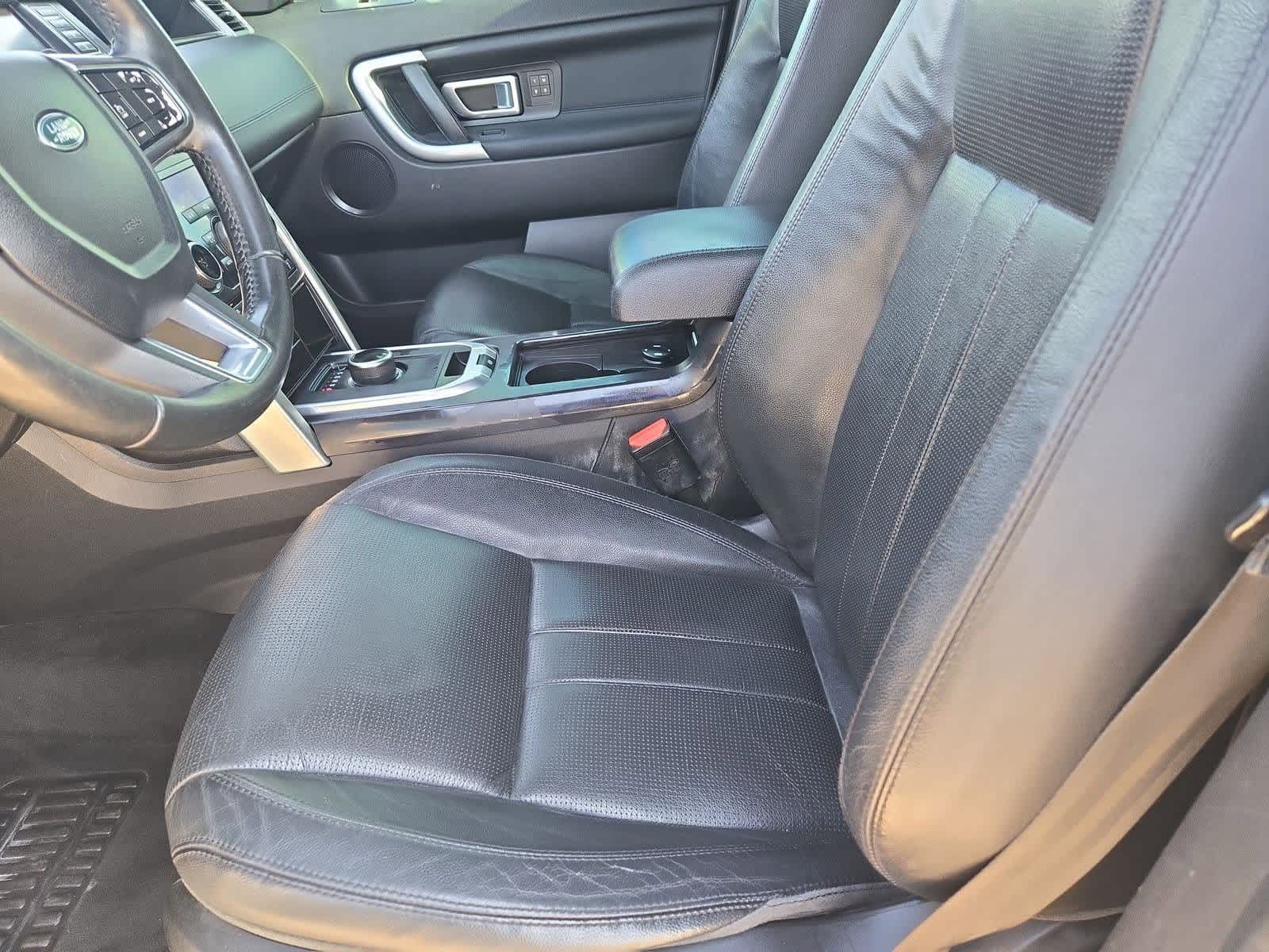 Thumbnail: 2015 Land Rover Discovery Sport - 16