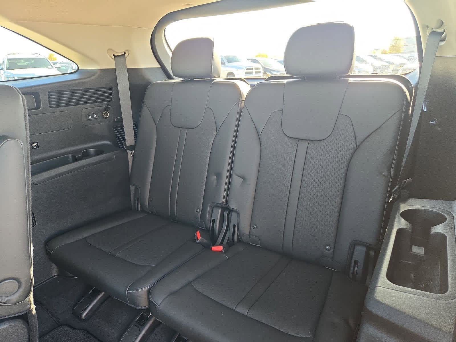 Thumbnail: 2022 Kia Sorento - 37