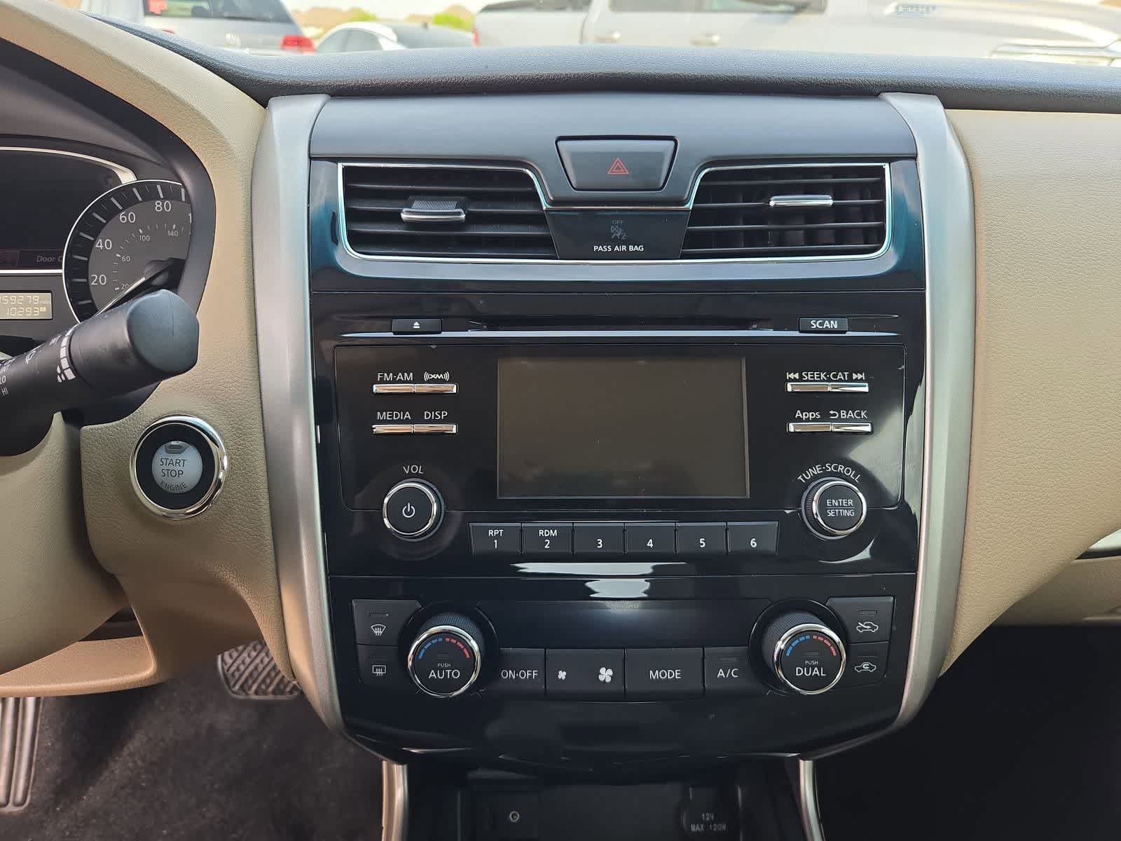 Thumbnail: 2015 Nissan Altima - 26